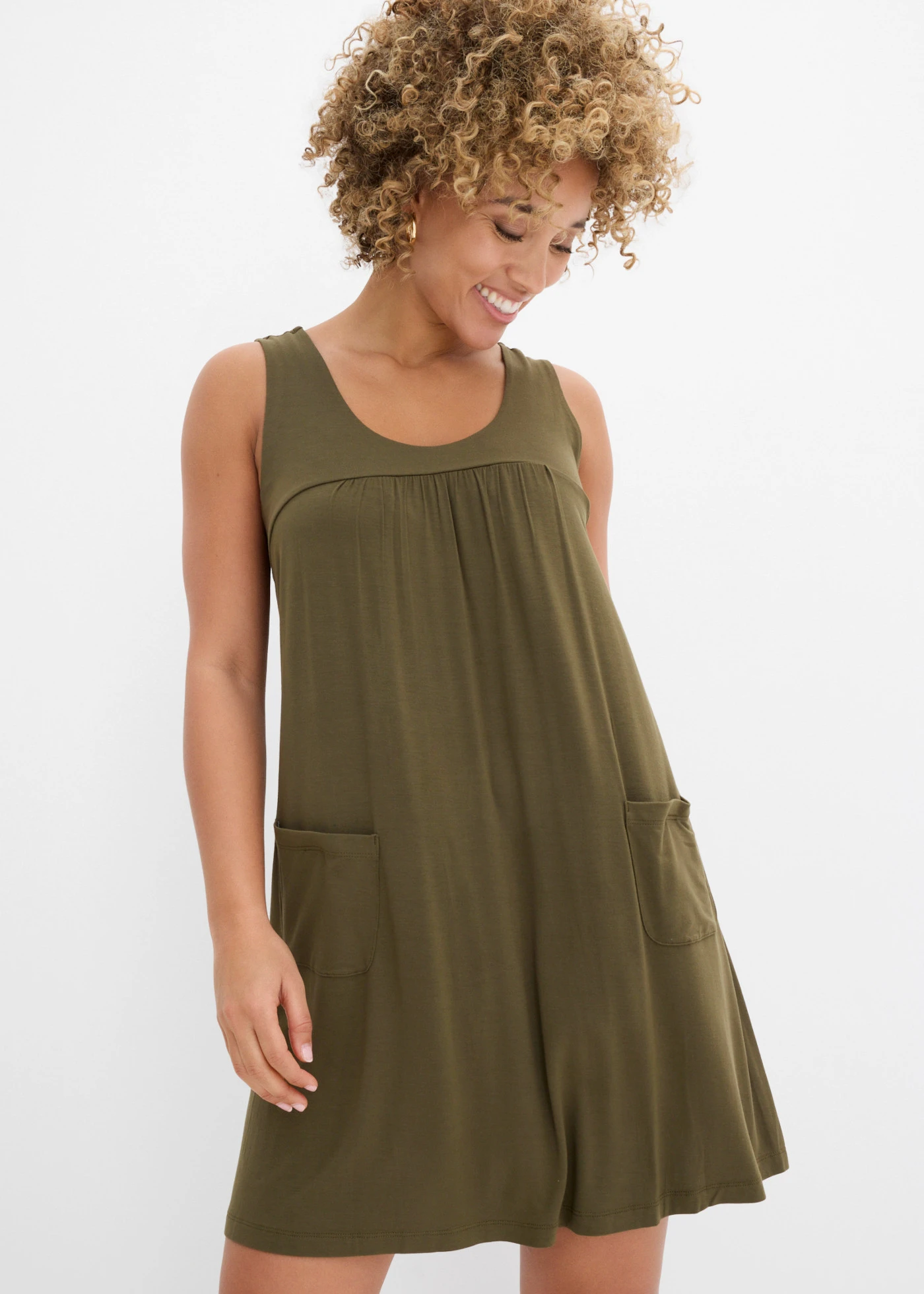 Rochie jerse cu buzunare din viscoză moale • oliv închis • magazin bonprix