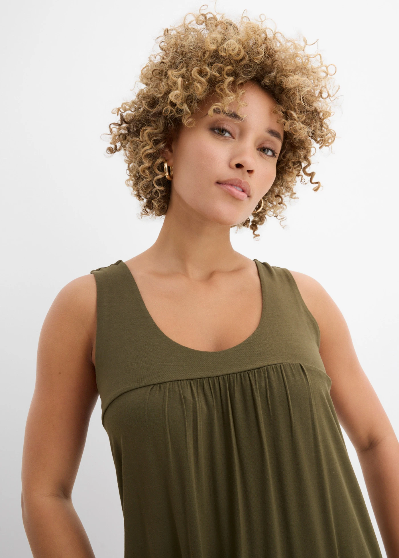 Rochie jerse cu buzunare din viscoză moale • oliv închis • magazin bonprix