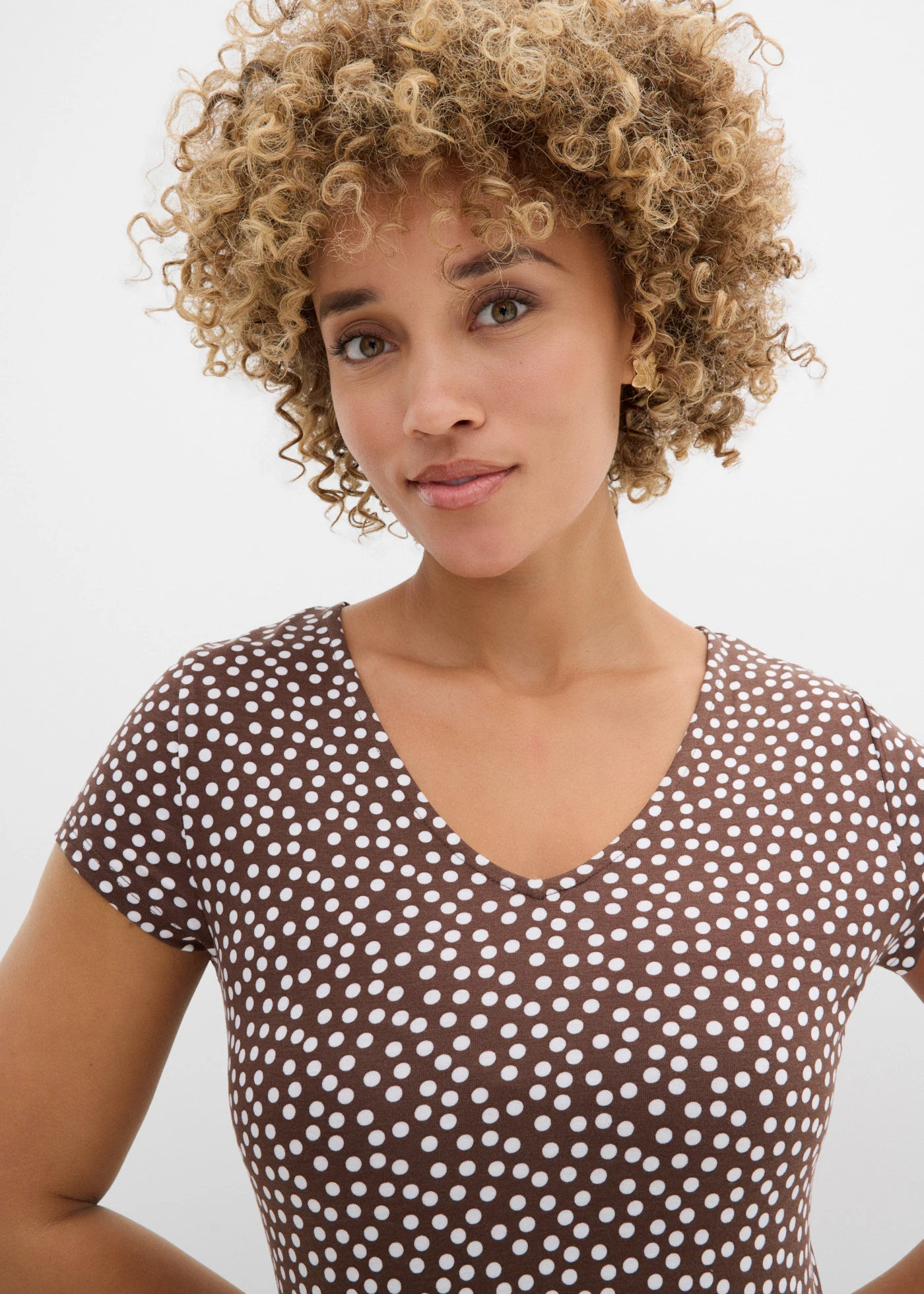 Robe en jersey viscose • marron-écru imprimé • Boutique bonprix