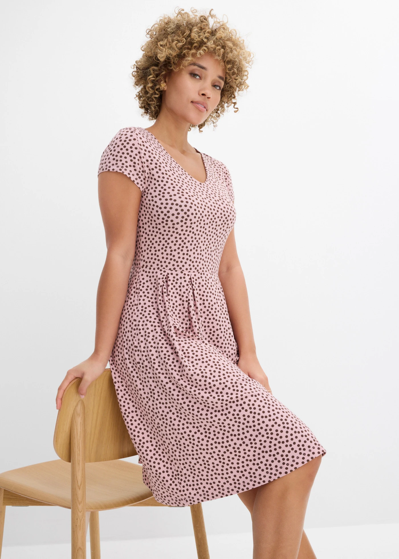 Robe en jersey viscose • rose cendré-marron imprimé • Boutique bonprix