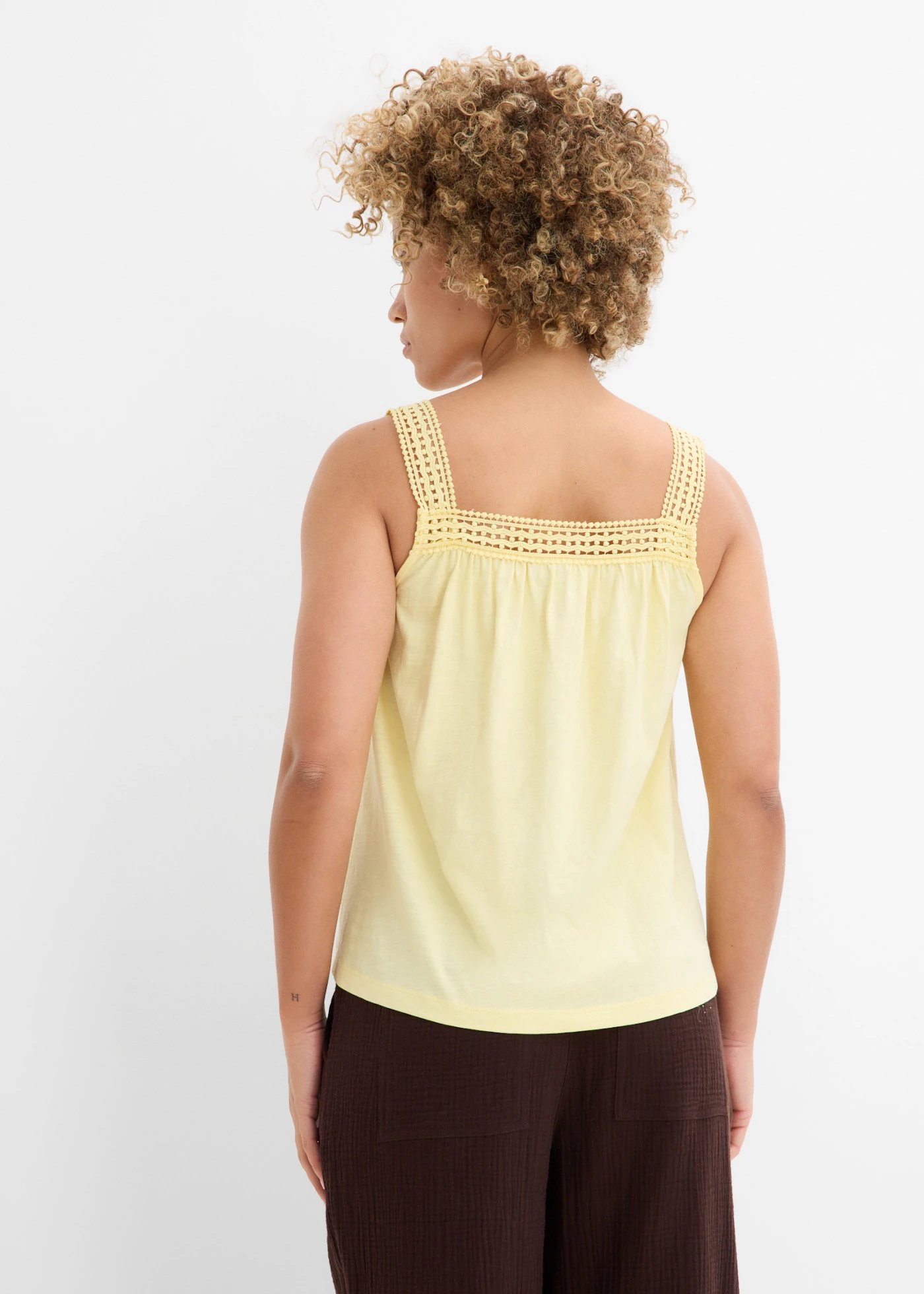 Top ample avec bretelles en dentelle • jaune clair • Boutique bonprix