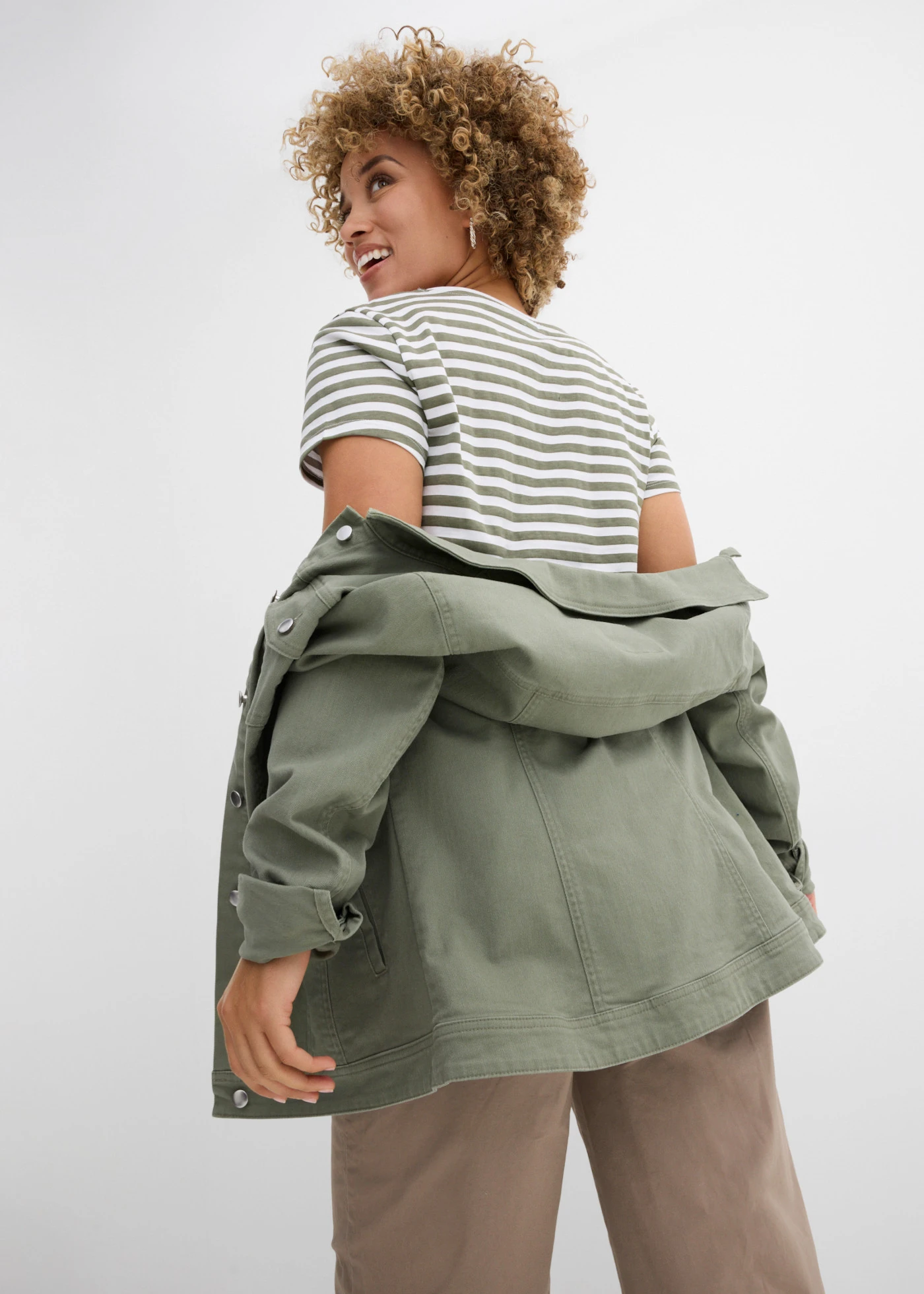 T-shirt rayé • olive-blanc rayé • Boutique bonprix