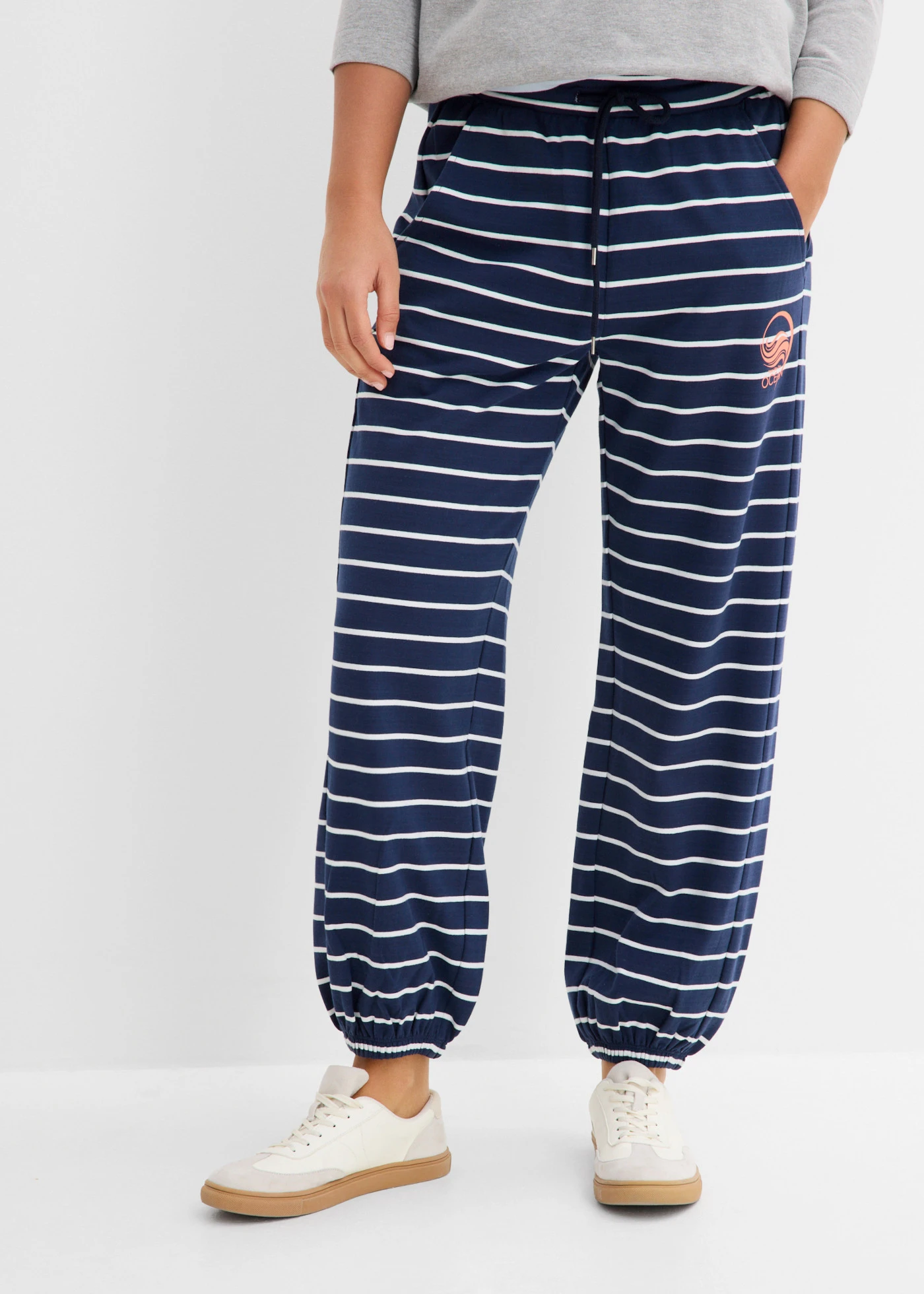 Pantaloni casual din material cu bumbac • bleumarin/ecru cu dungi orizontale • magazin bonprix