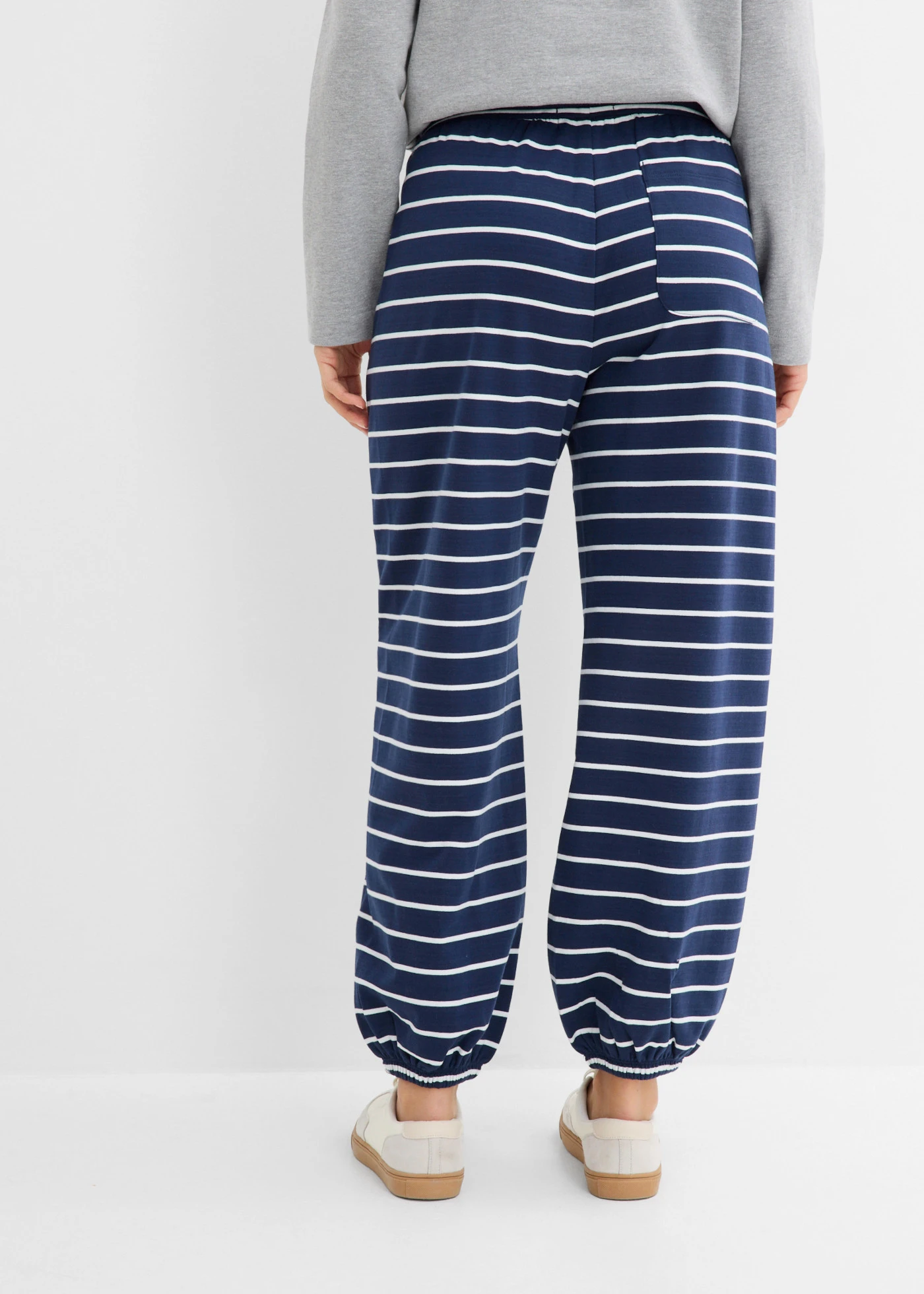Sweatpants in een katoenmix • donkerblauw - wolwit horizontaal gestreept • bonprix online shop