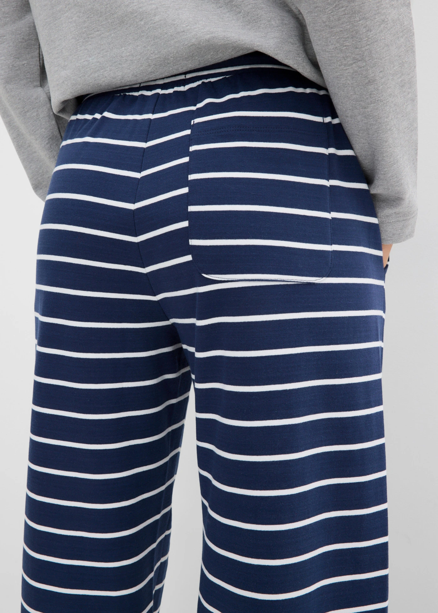 Pantaloni casual din material cu bumbac • bleumarin/ecru cu dungi orizontale • magazin bonprix