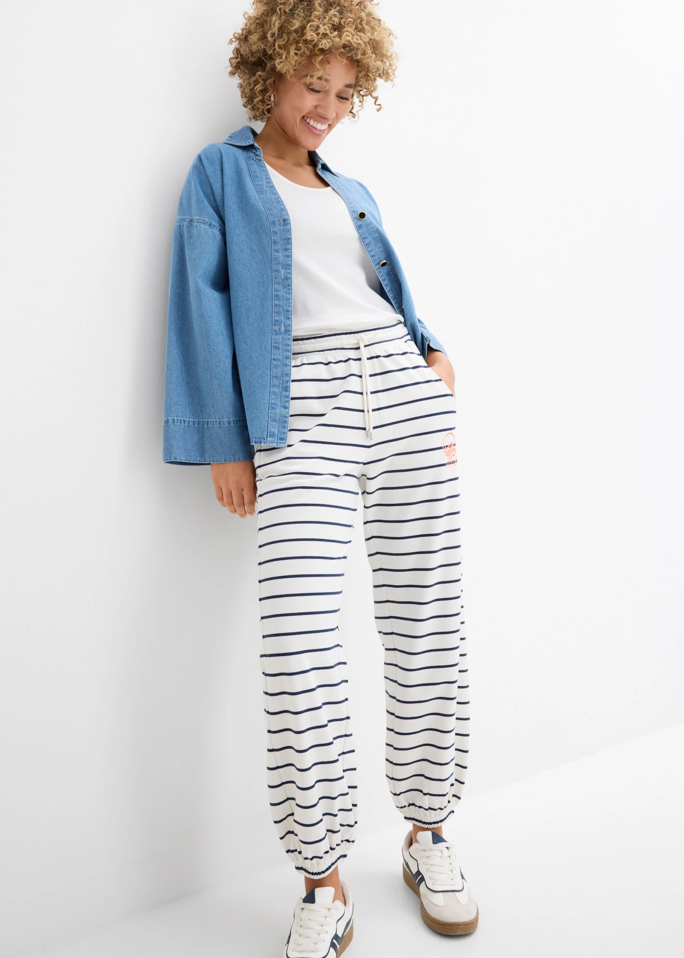 Pantalon sweat en coton mélangé • écru/bleu foncé rayé • Boutique bonprix