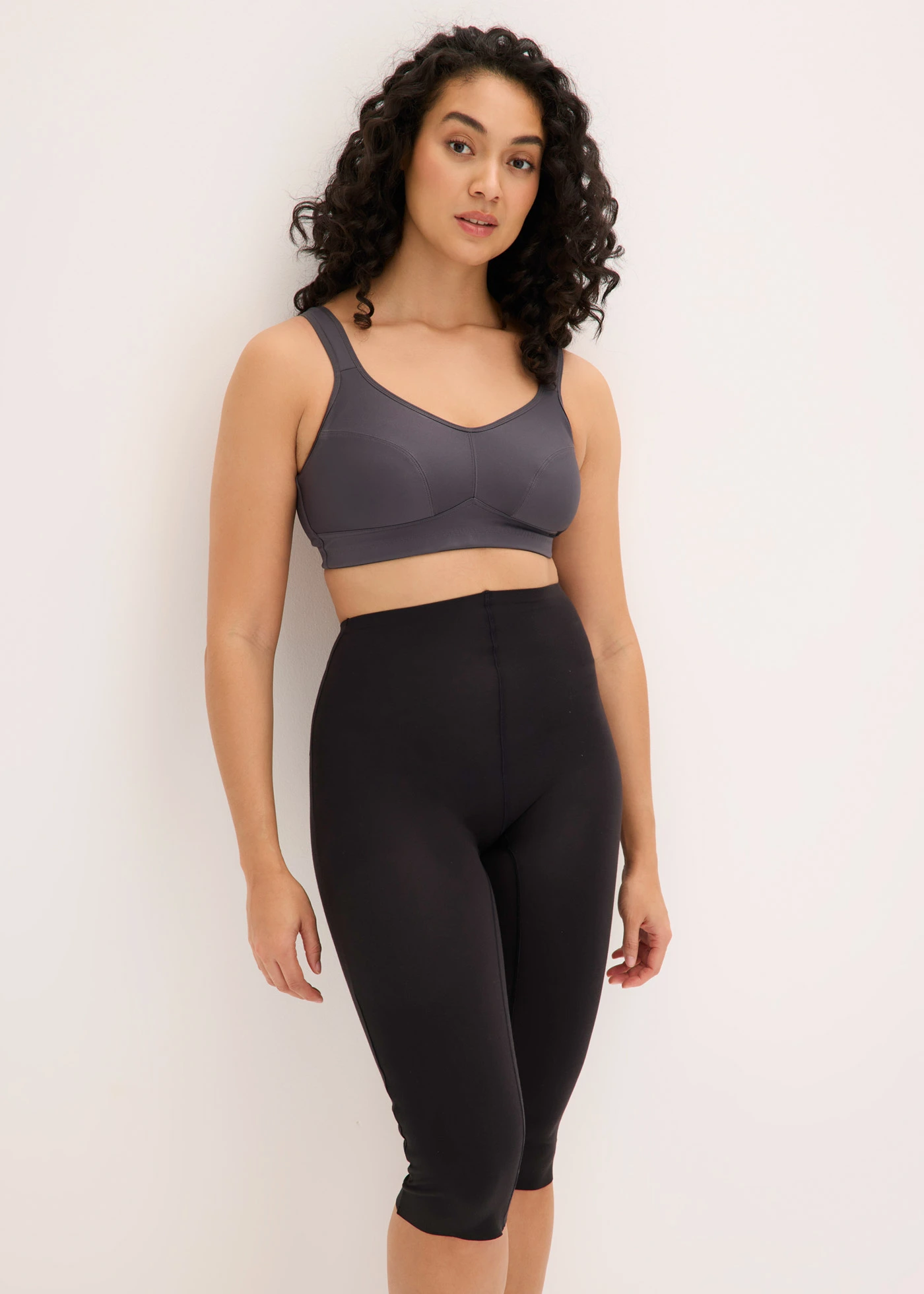 Pantalon corsaire sculptant, maintien léger • noir • Boutique bonprix