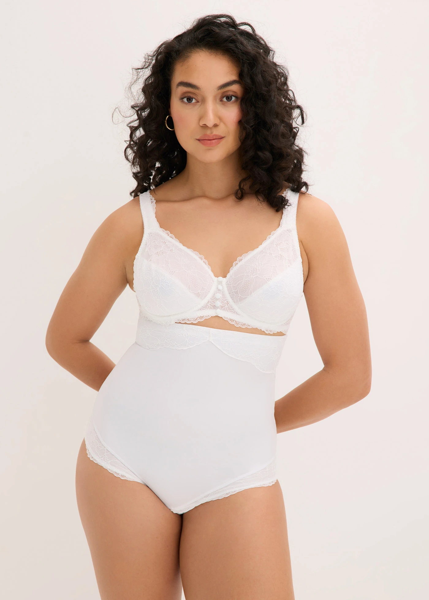 Medium corrigerende slip, high waist • wit • bonprix online shop