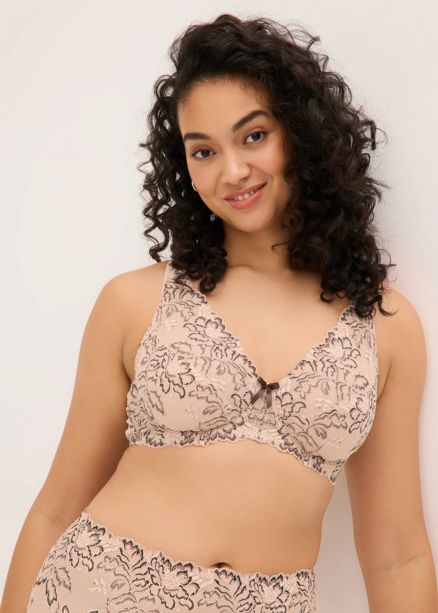 Soutien-gorge minimiseur avec dentelle • beige mat-marron foncé • product-page.page-title-suffix
