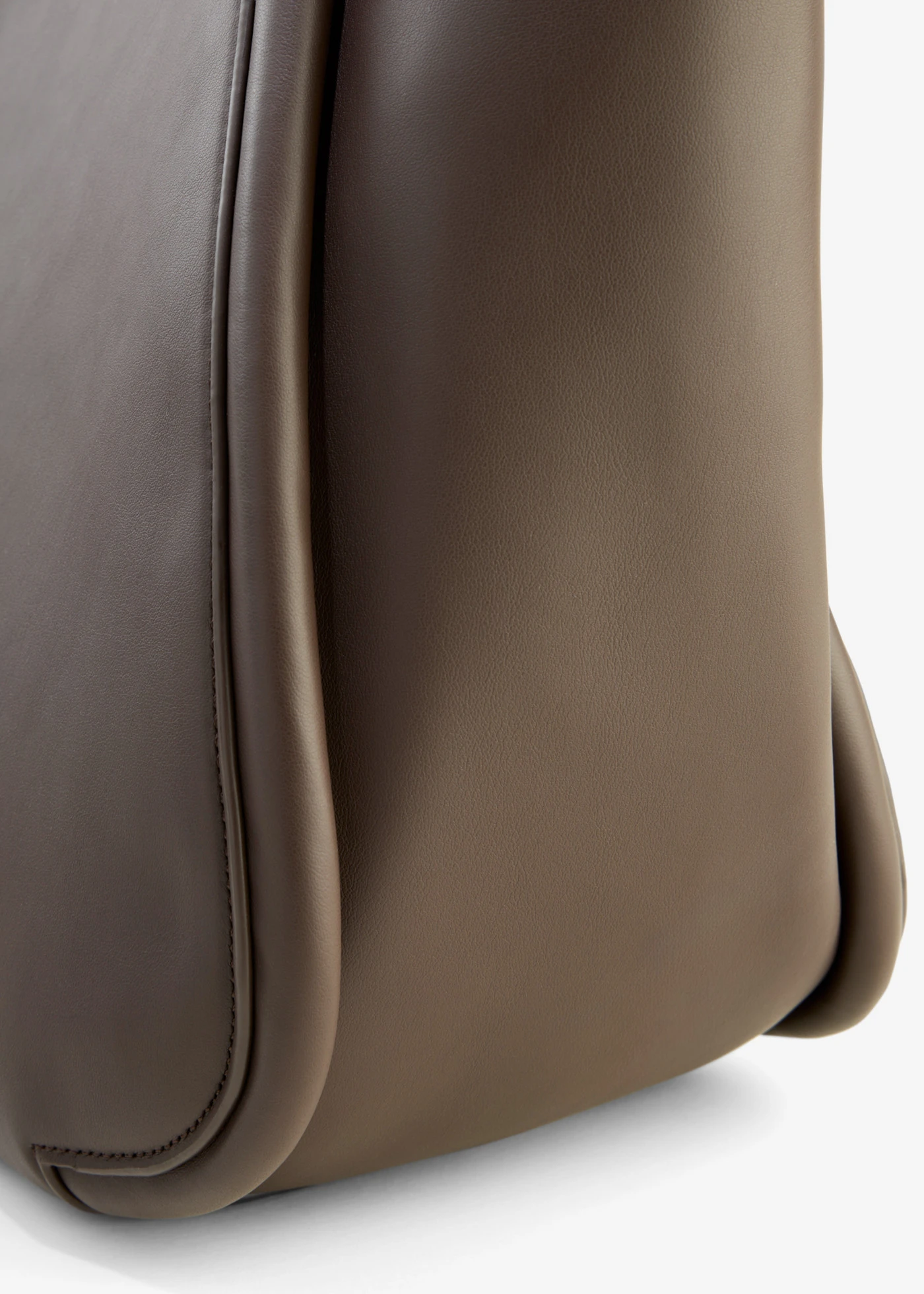 Shopper met ronde paspels en groot binnenvak • bruin • bonprix online shop