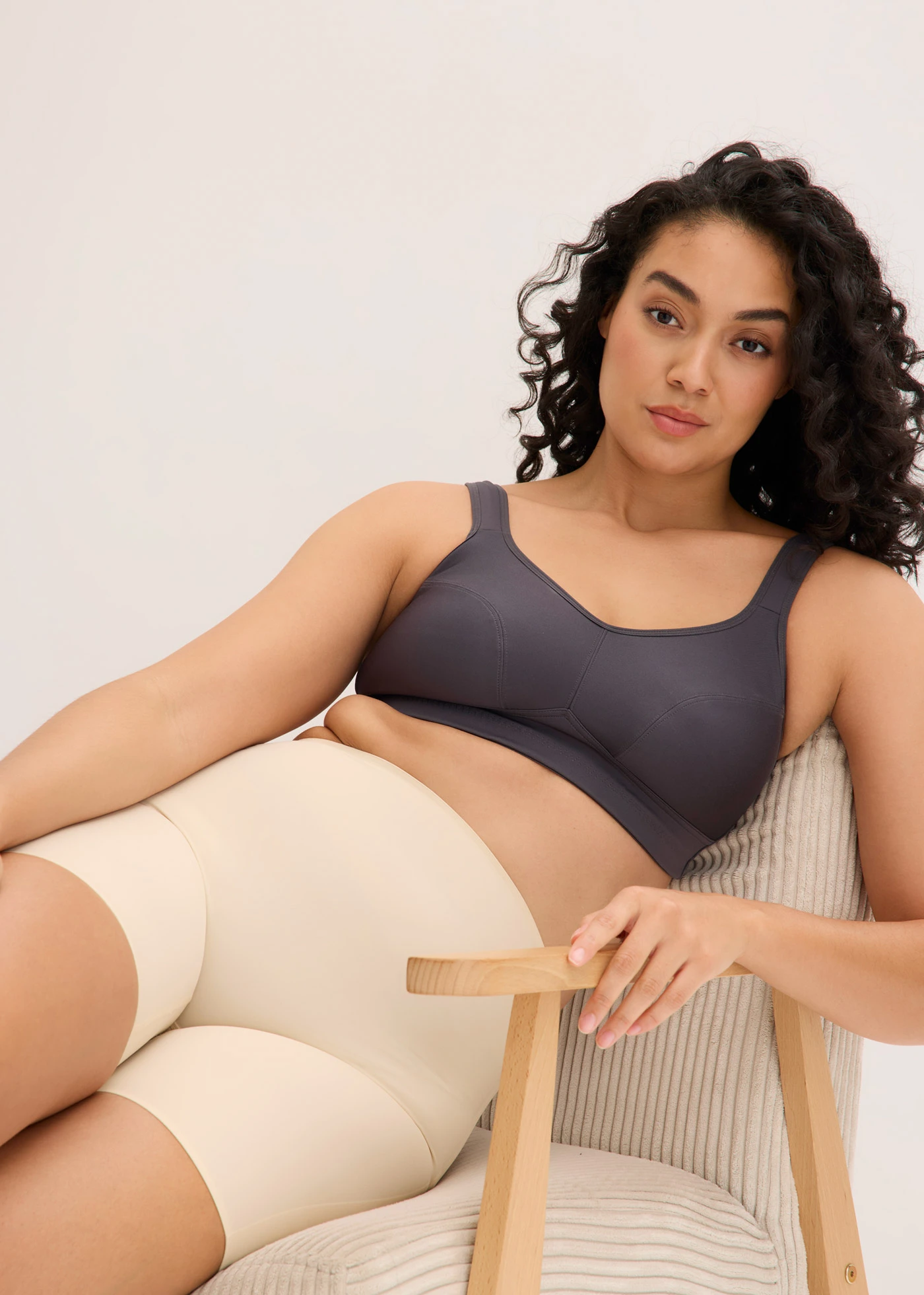 Medium corrigerende short met diep uitgesneden acahterkant • poudre • bonprix online shop