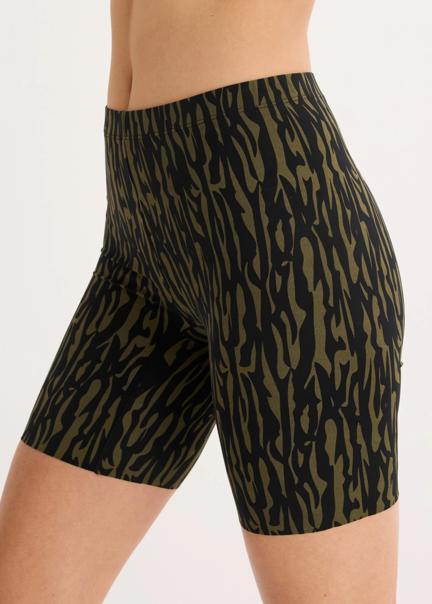 Korte niet-schurende legging met verkoelend materiaal • zwart-kaki • bonprix online shop