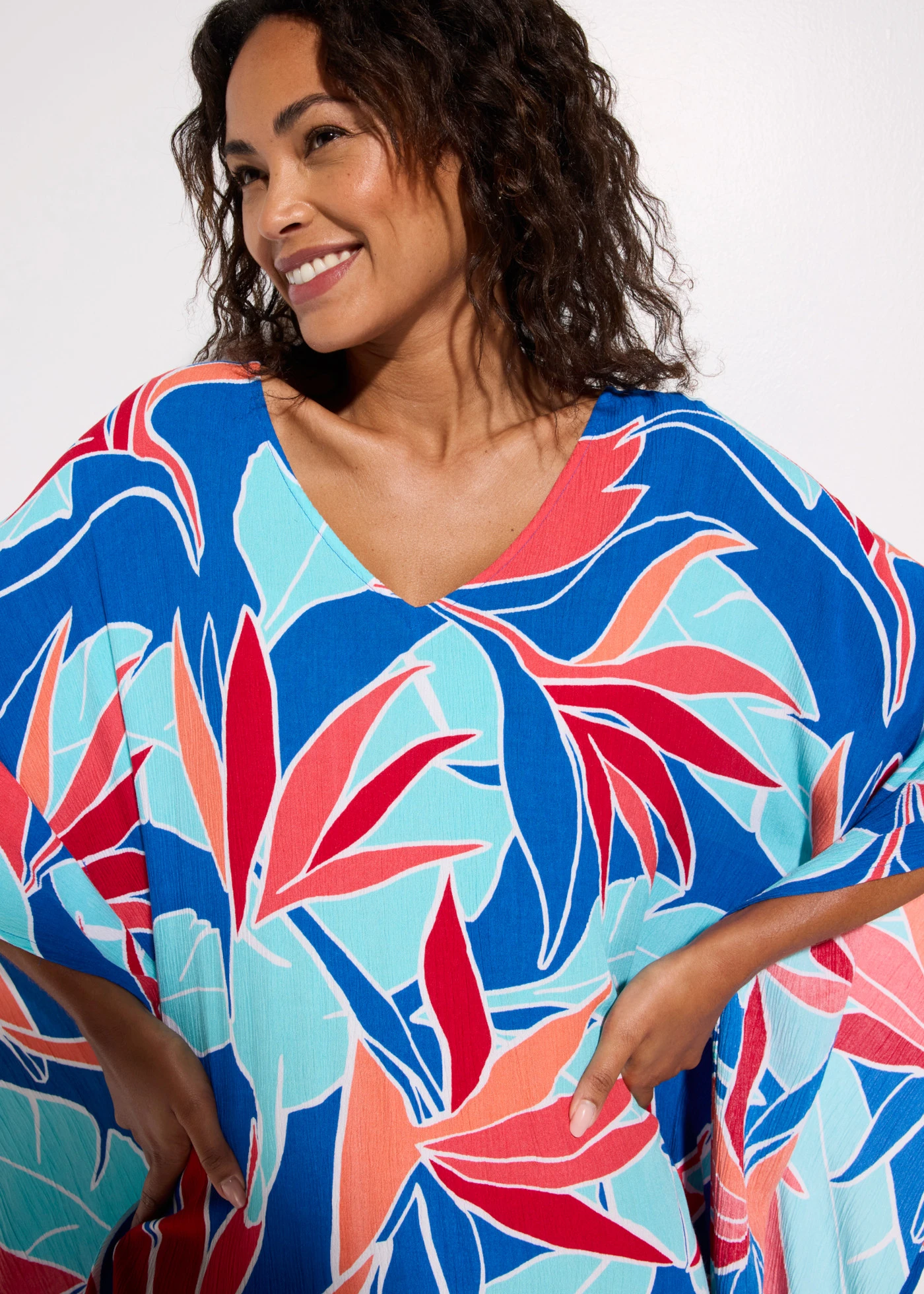 Rochie-tunică din viscoză fluidă • albastru floral • magazin bonprix