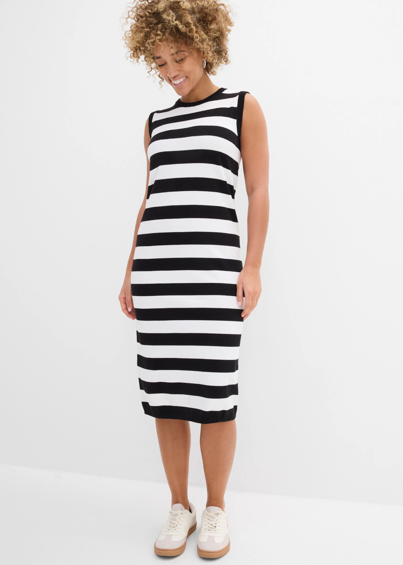 Robe en maille de coton mélangé • noir/blanc cassé rayé • Boutique bonprix