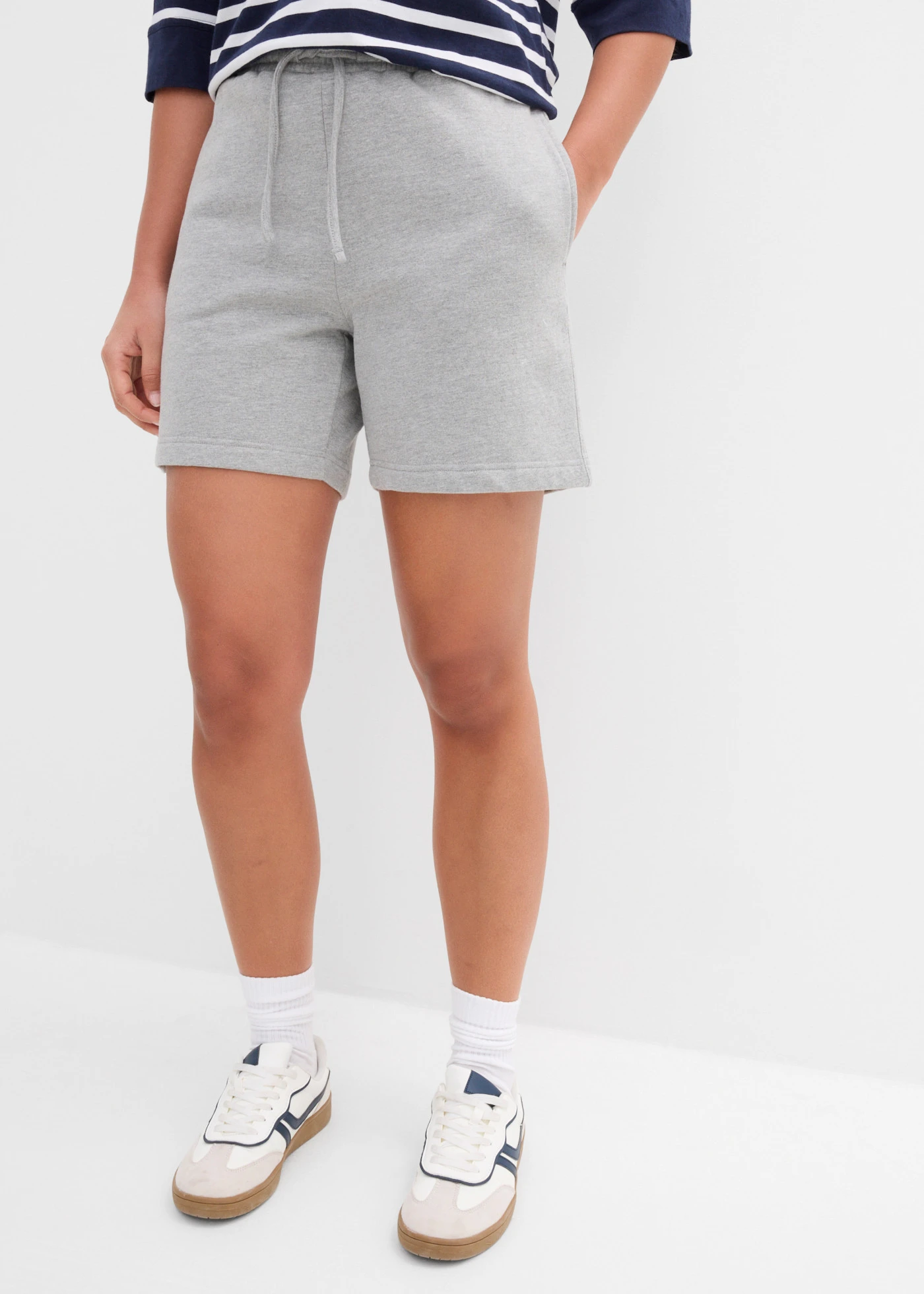 Short en sweat 100% coton • gris clair chiné • Boutique bonprix