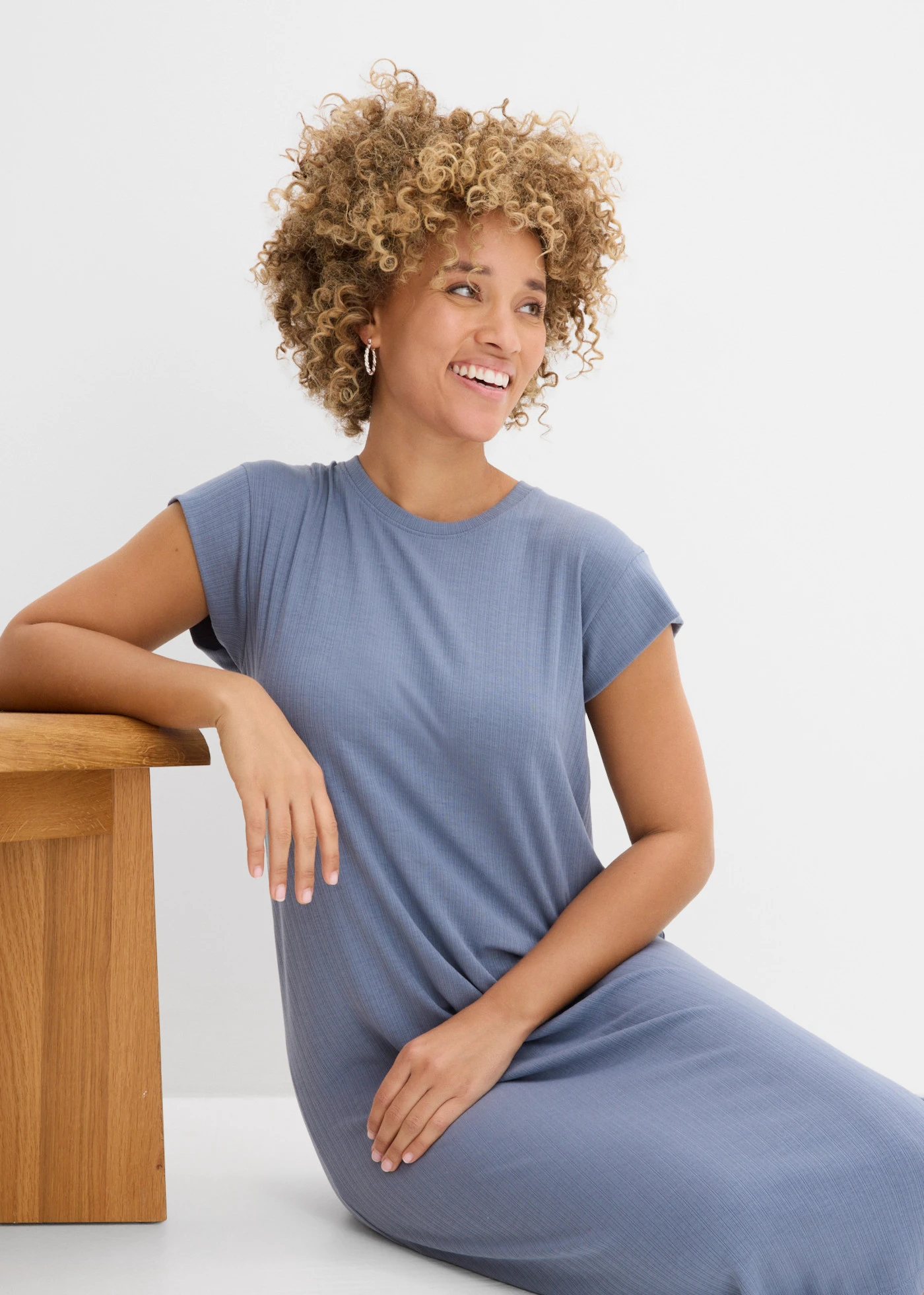 Robe en jersey • bleu fumé • Boutique bonprix