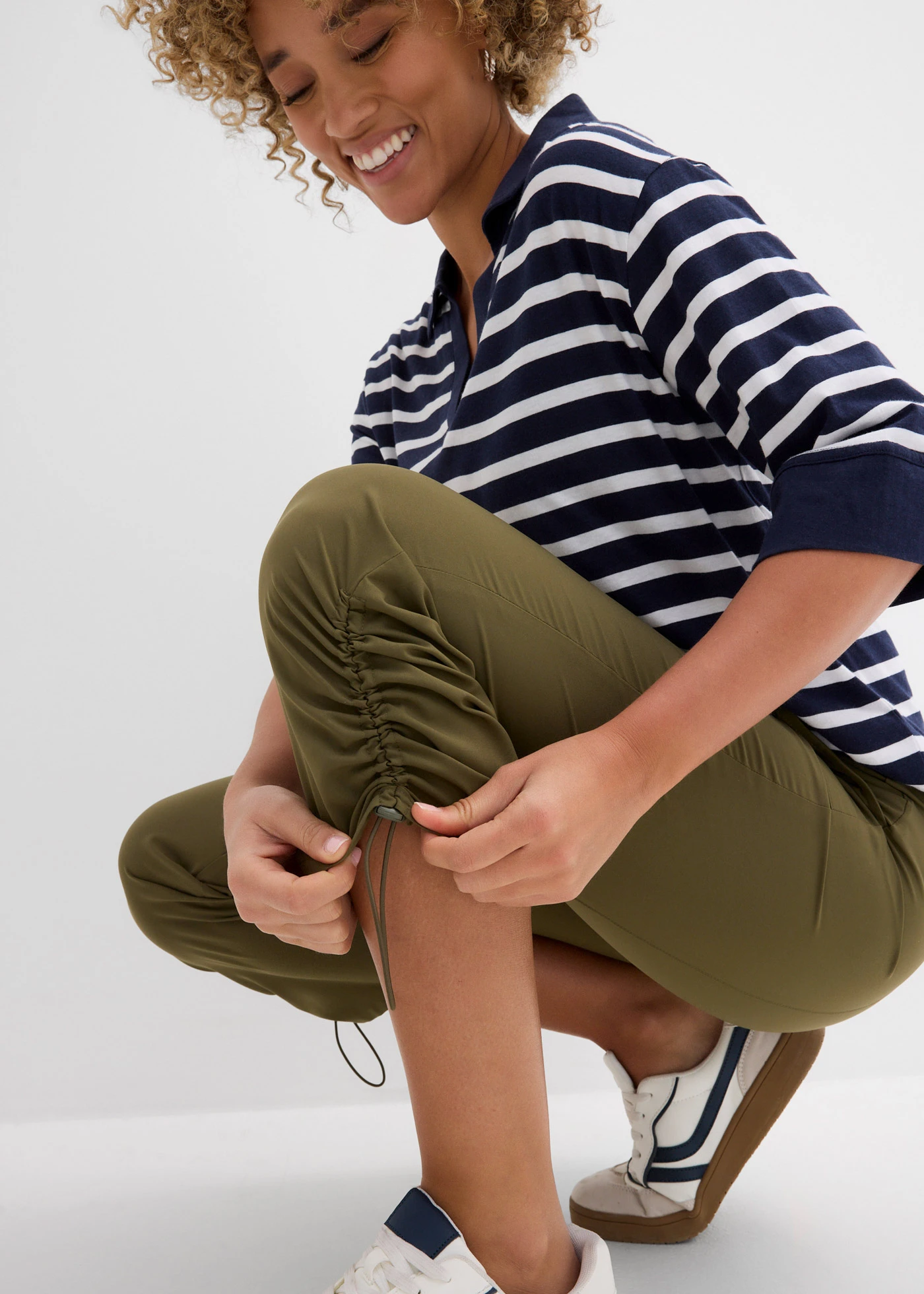 Spodnie trekkingowe z marszczeniem, szybko schnące • ciemnooliwkowy • sklep bonprix