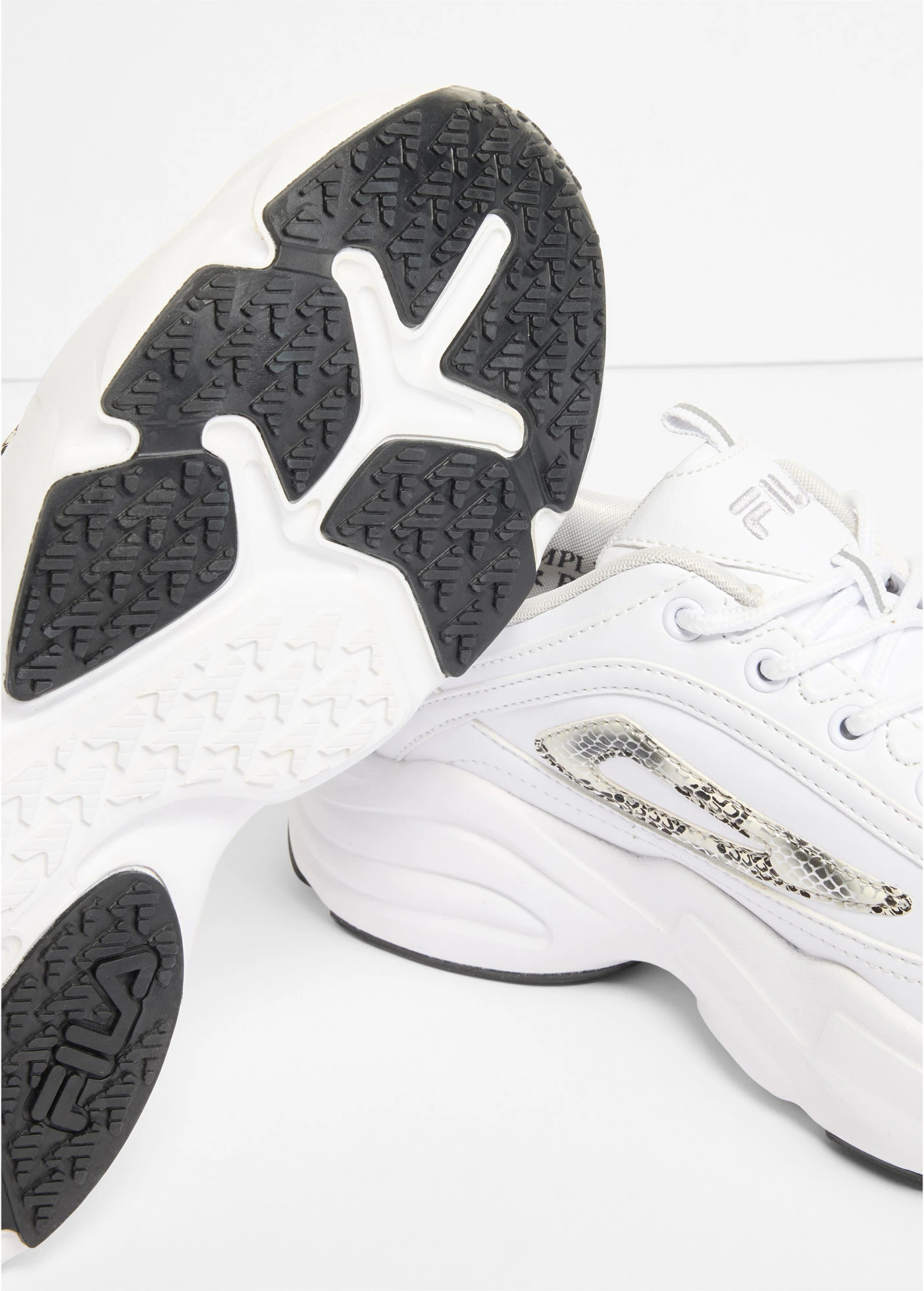 Pantofi sport Fila chunky cu detalii tip animal print • alb șarpe • magazin bonprix