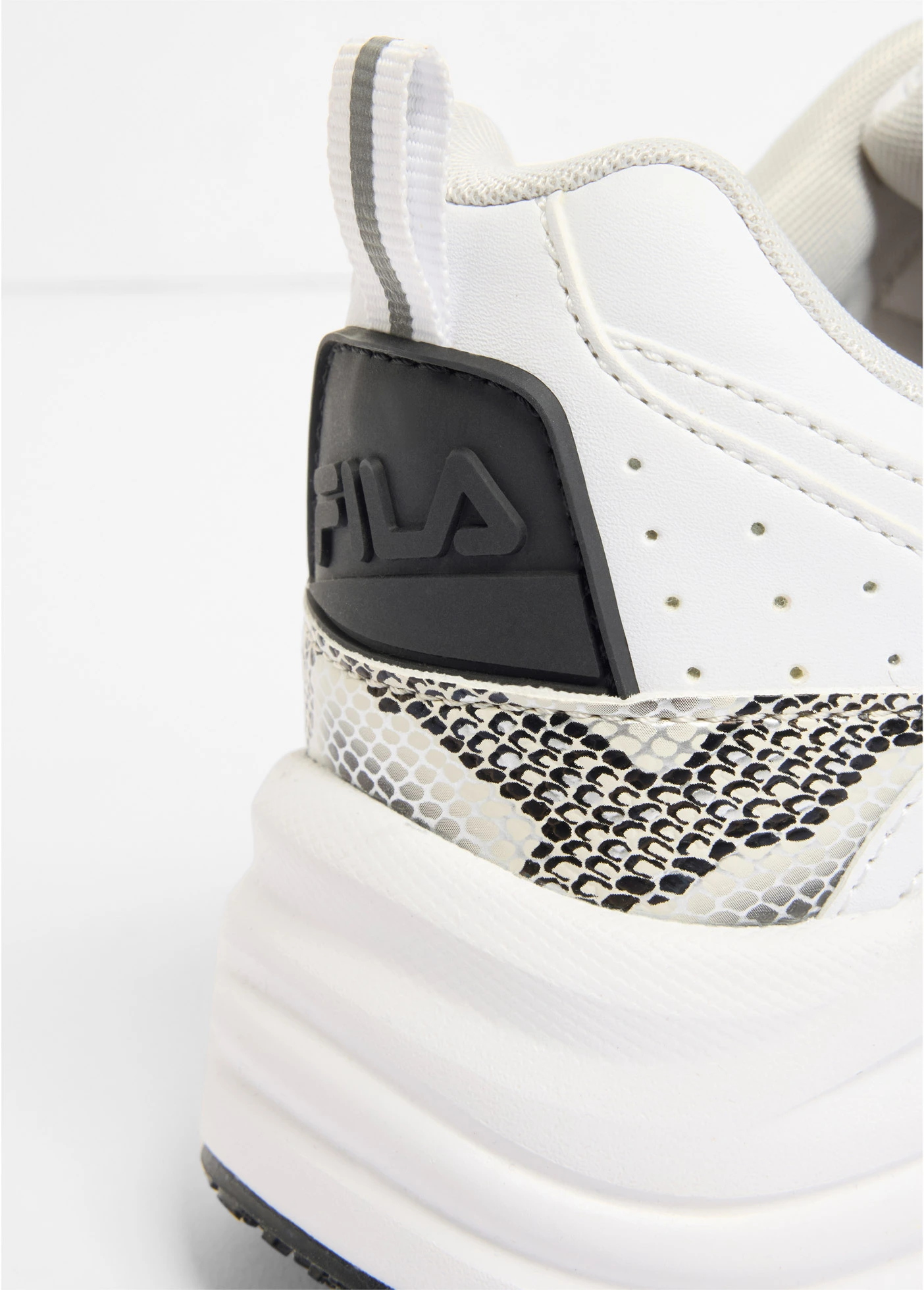 Sneakersy Fila chunky, ze wstawką ze wzorem w panterkę • biały ze wzorem skóry węża • sklep bonprix