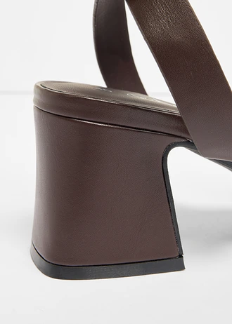 Sandales à talon carré • marron foncé • Boutique bonprix