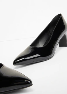 Pumps met laklook • zwart • bonprix online shop