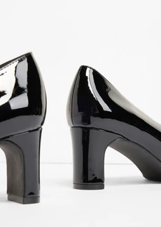 Pumps met laklook • zwart • bonprix online shop