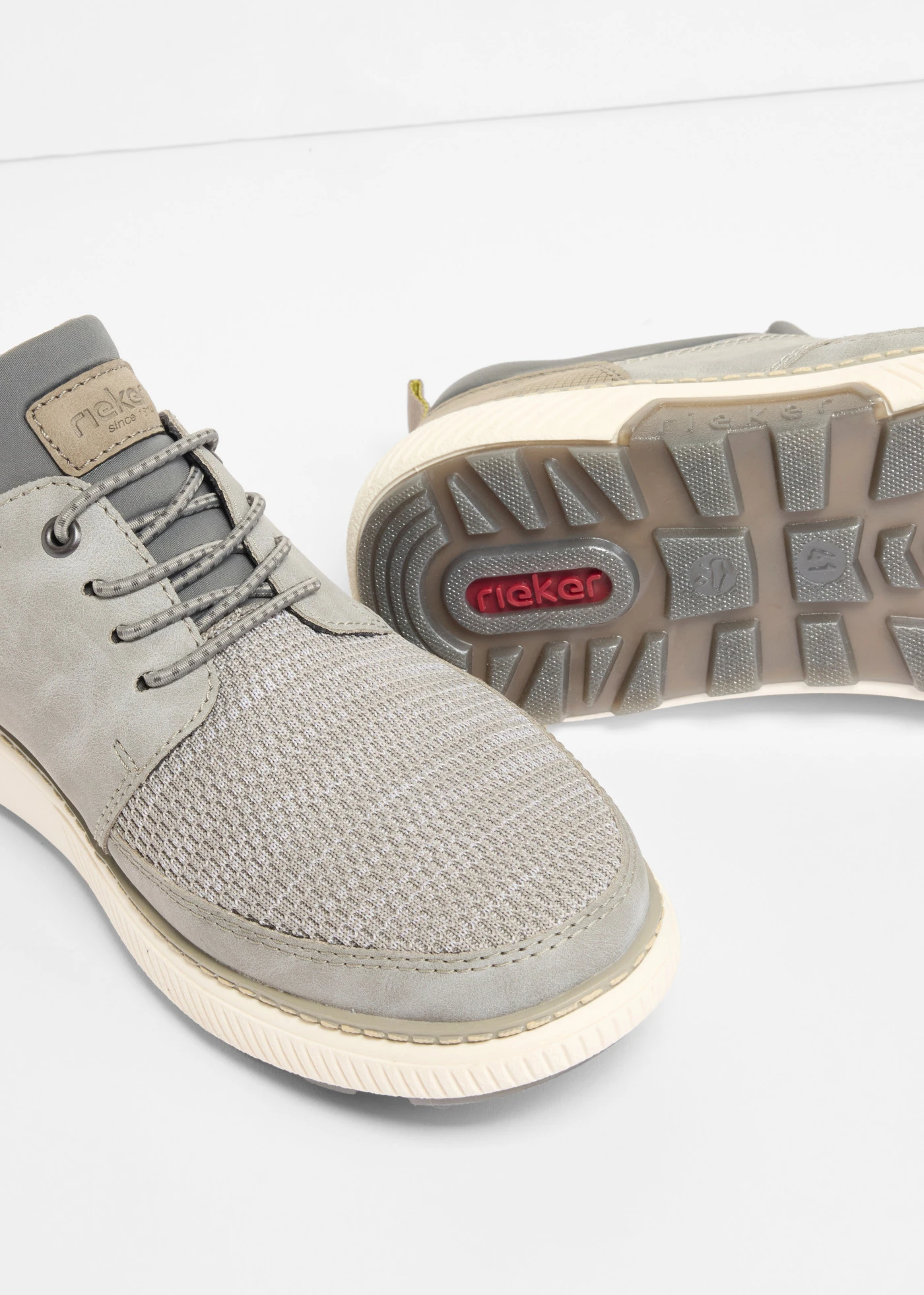 Comforttable Rieker slip-in sneakers met wijde pasvorm • grijs • product-page.page-title-suffix
