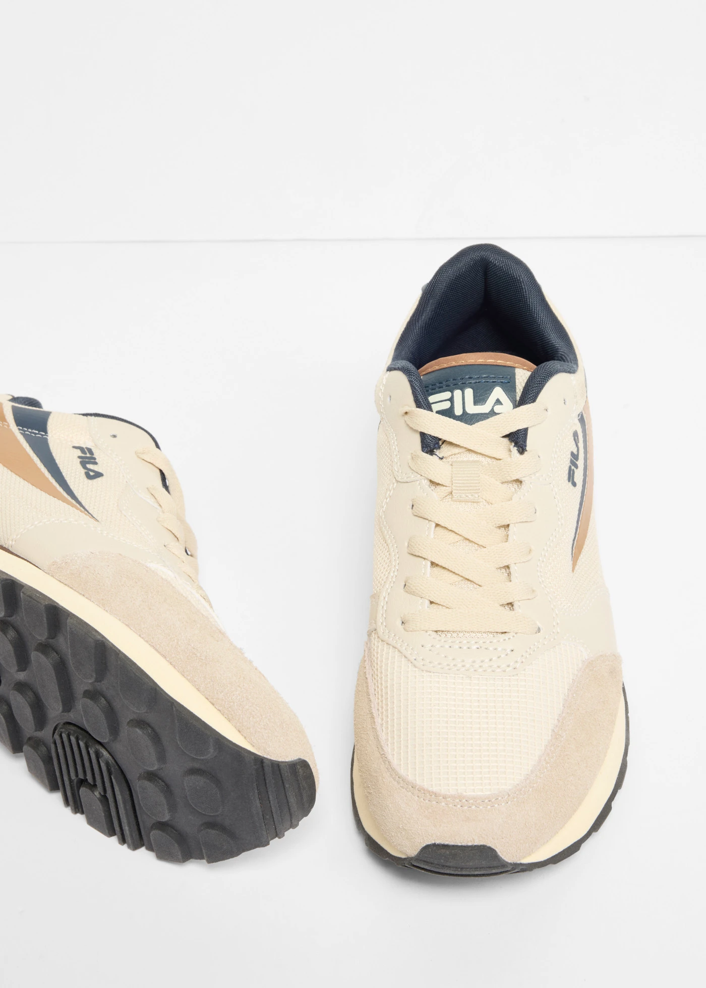 Sneakersy Fila z miękkiego materiału • beżowo-szary • sklep bonprix