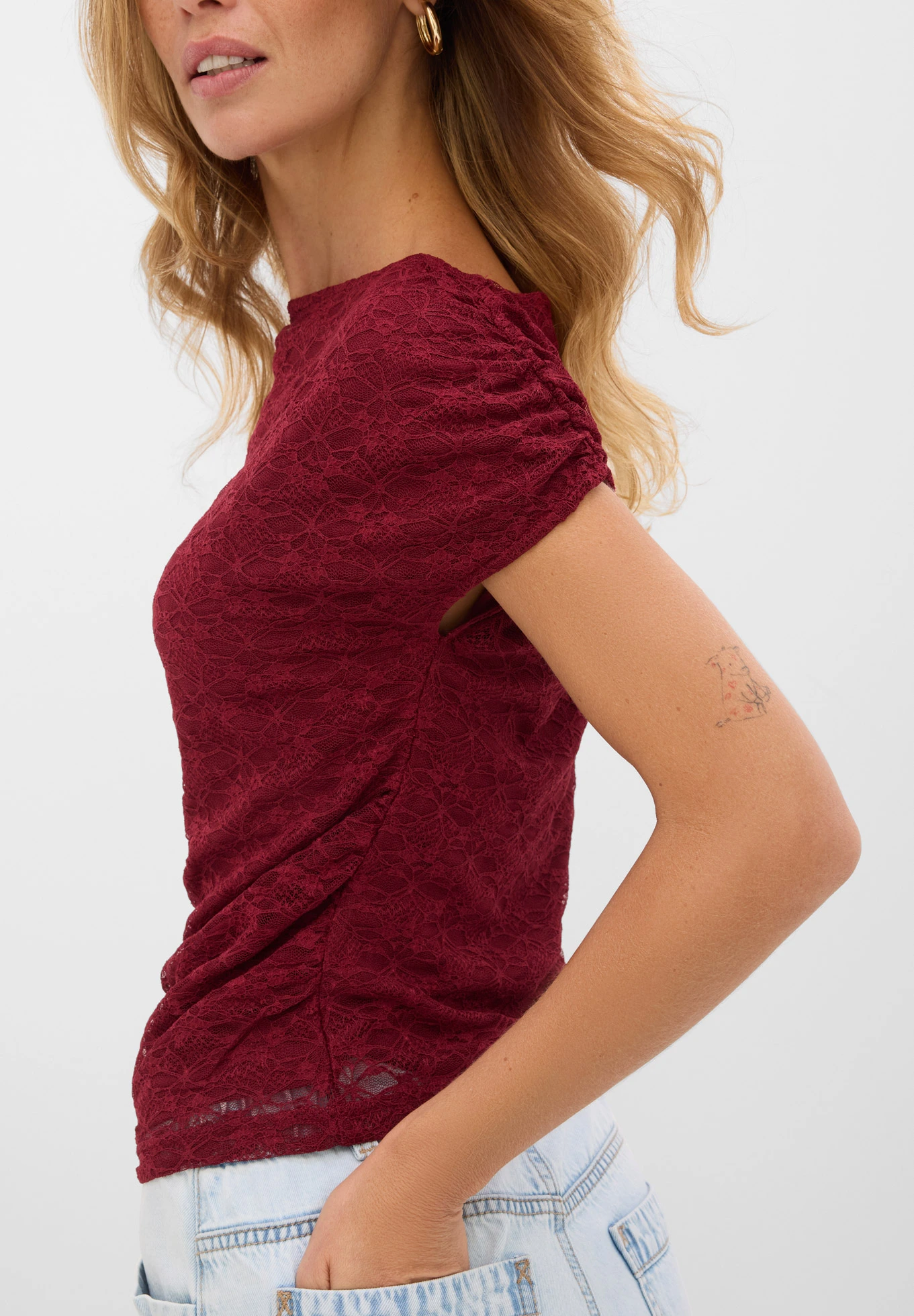 T-shirt à dentelle • rouge rubis • Boutique bonprix