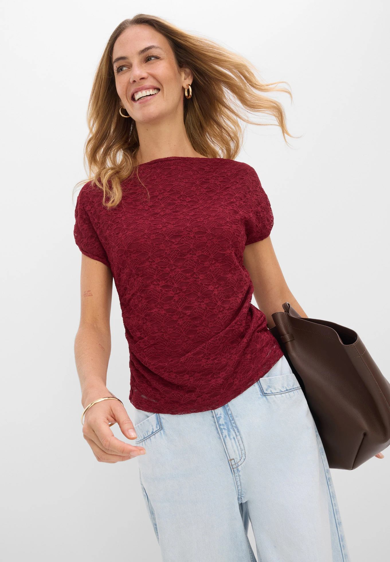 T-shirt à dentelle • rouge rubis • Boutique bonprix