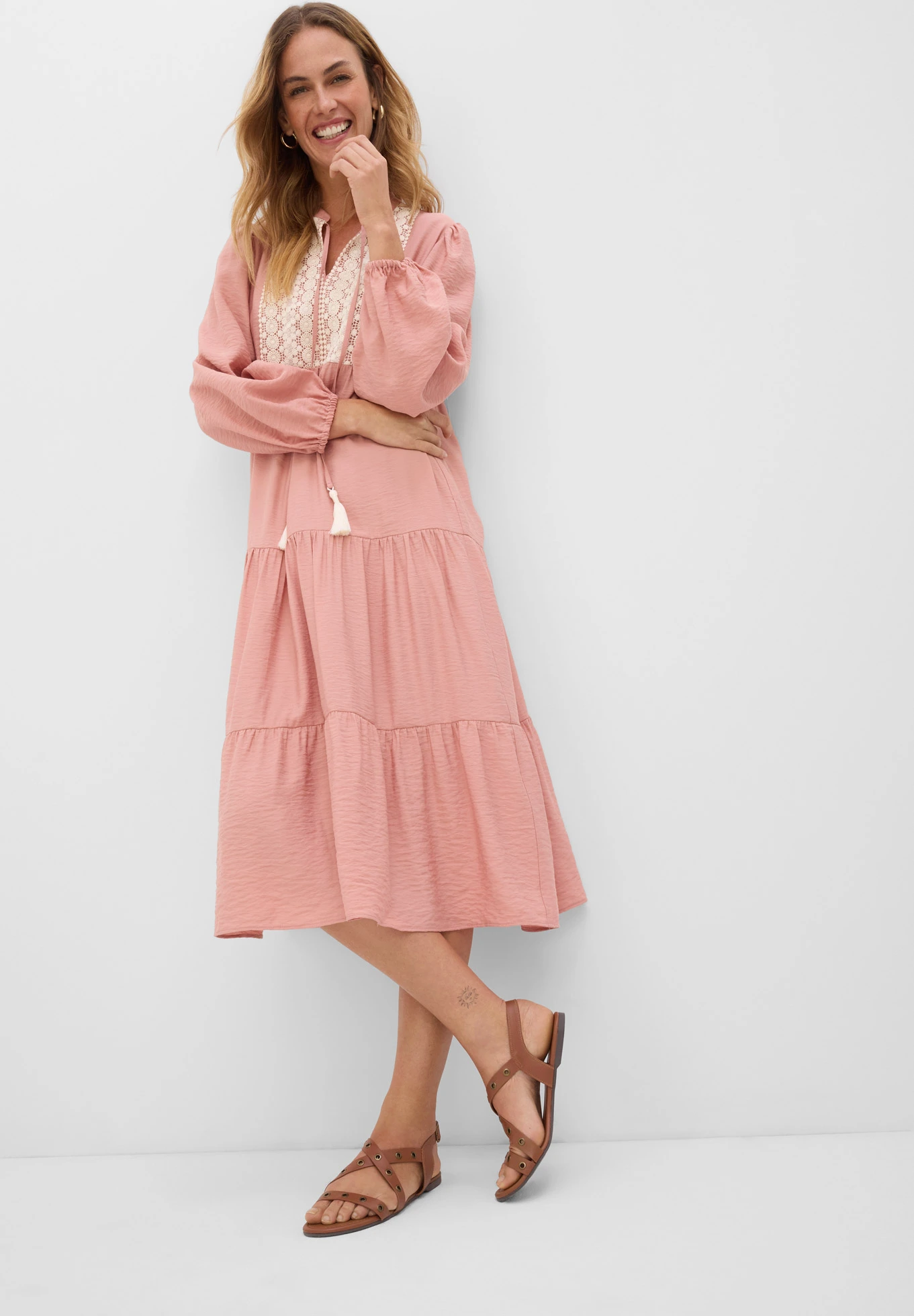 Robe midi douce • marron poudré-écru • Boutique bonprix
