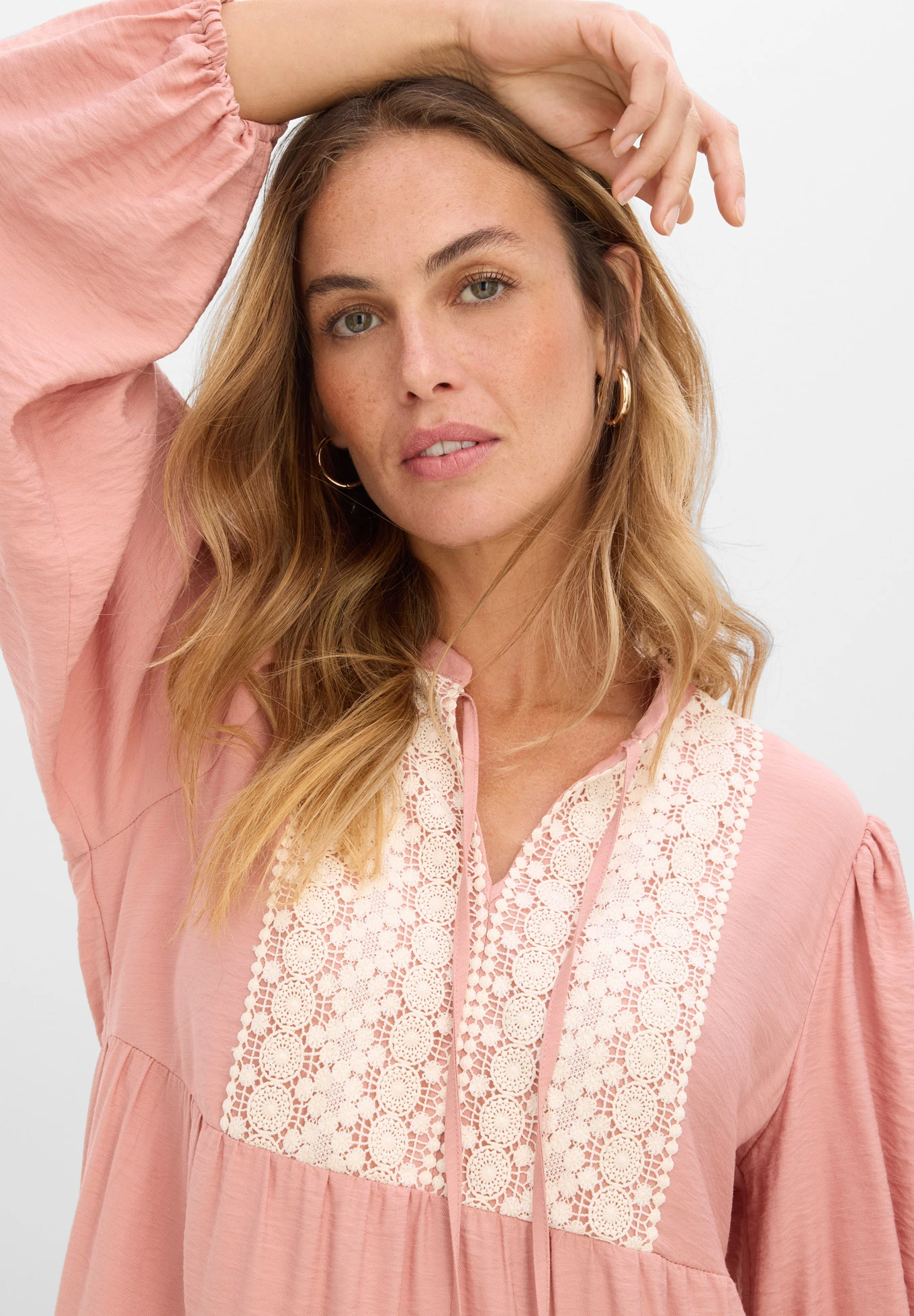 Rochie midi din amestec moale cu viscoză • maro pudrat-crem natur • magazin bonprix