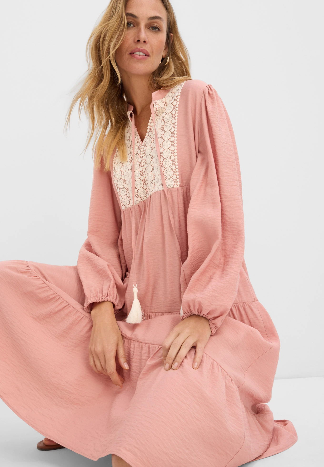 Rochie midi din amestec moale cu viscoză • maro pudrat-crem natur • magazin bonprix