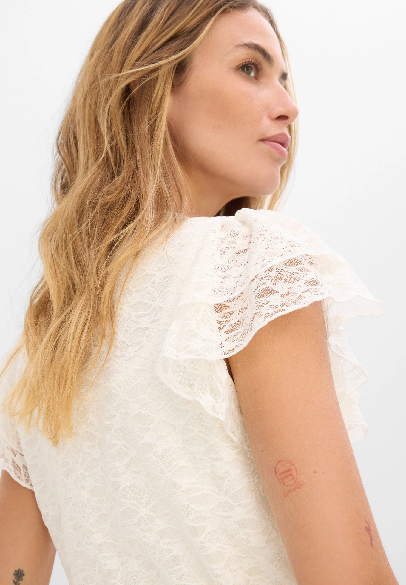 T-shirt court en dentelle • ecru • Boutique bonprix