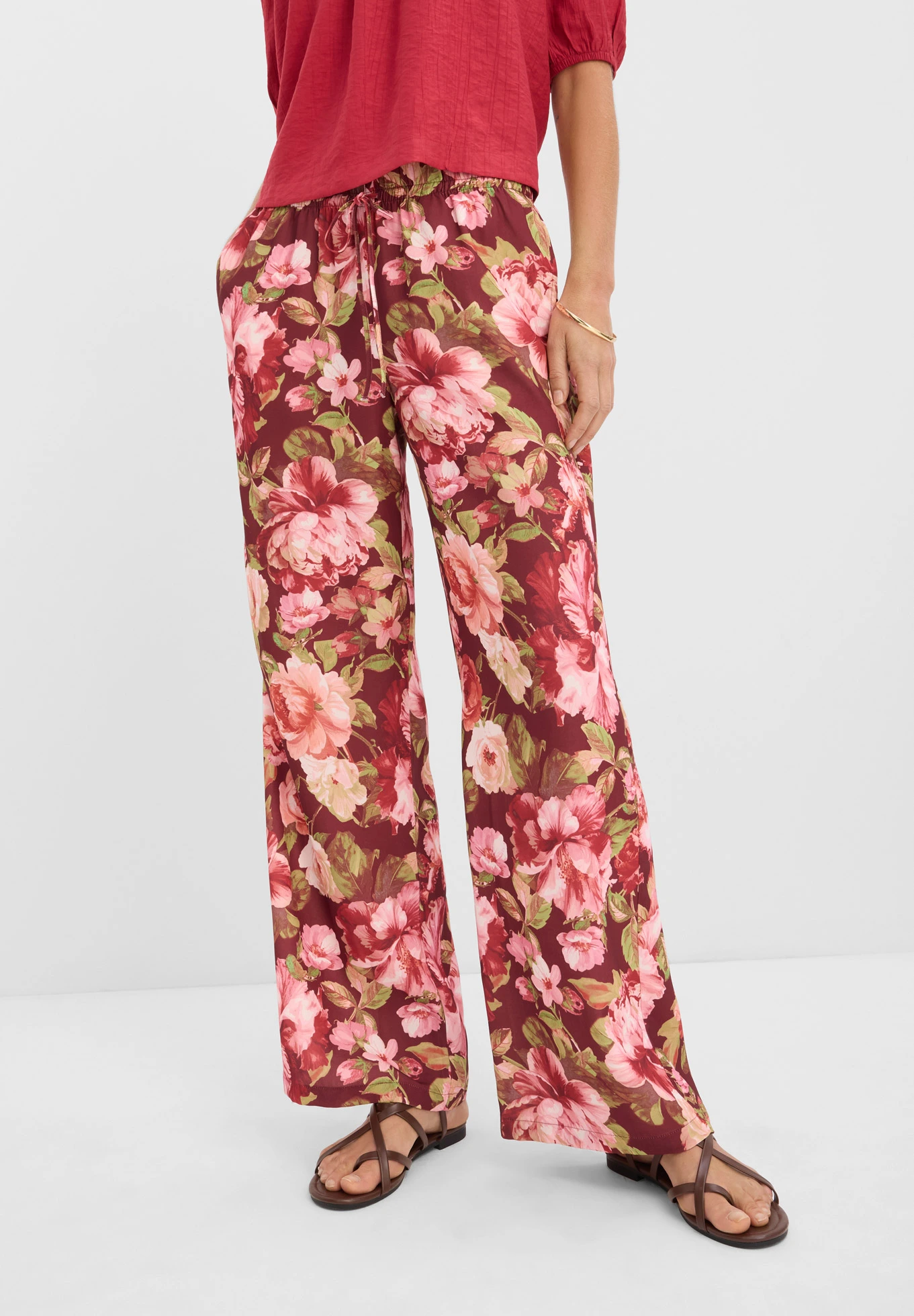 Pantaloni Marlene • roșu-rubiniu floral • magazin bonprix