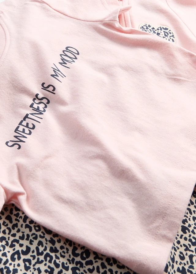 Licht shirtjasje met T-shirt en legging van 100% biologisch katoen (3-dlg. set) • sandbeige-lichtroze-donkerblauw luipaardprint • product-page.page-title-suffix