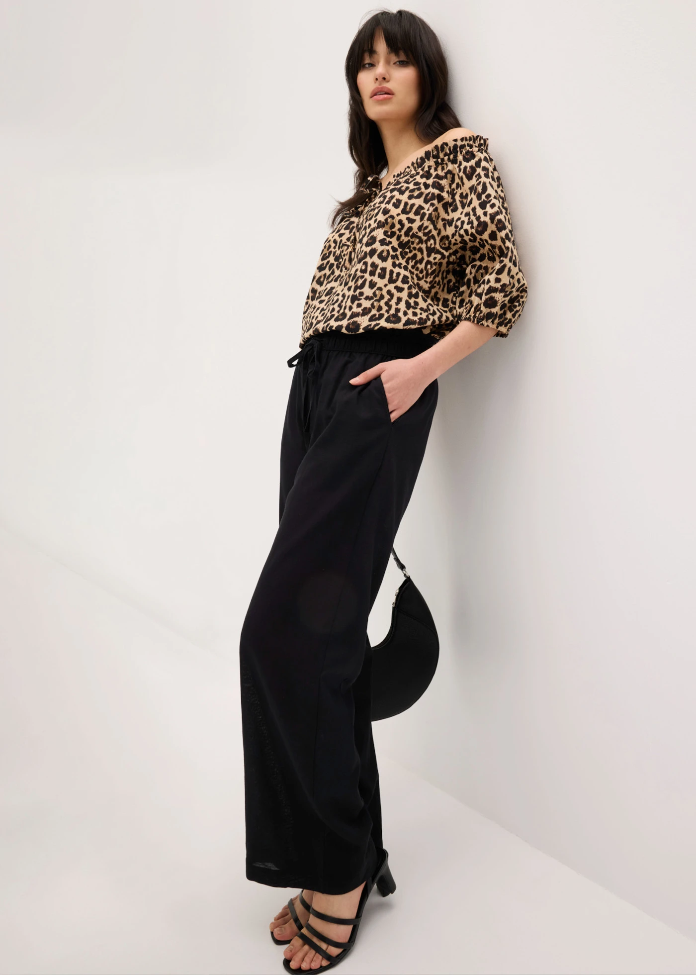 Pantalon palazzo en matière légère et aérienne • noir • product-page.page-title-suffix