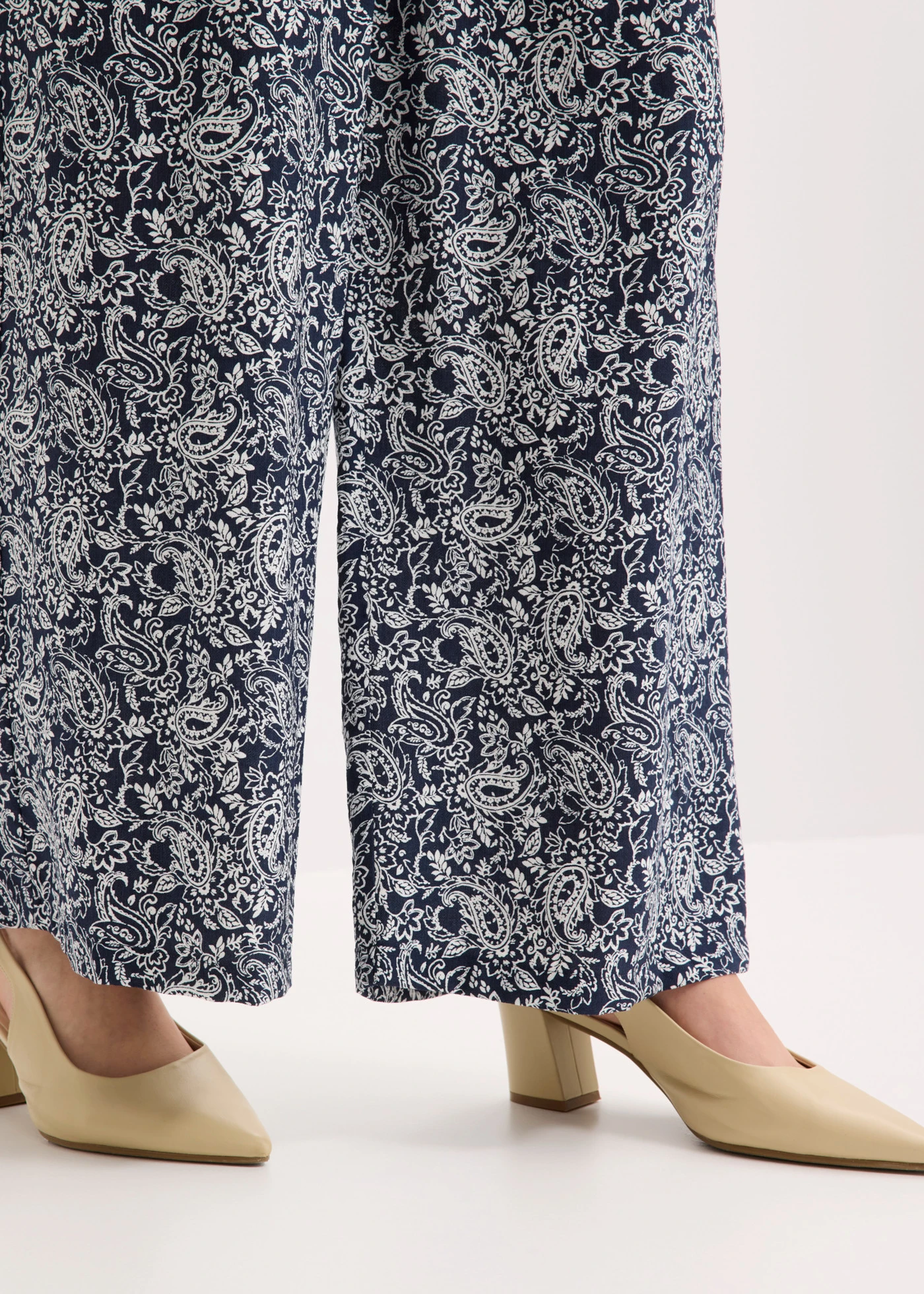 Pantalon à taille élastiquée • bleu foncé-blanc nacré paisley • Boutique bonprix