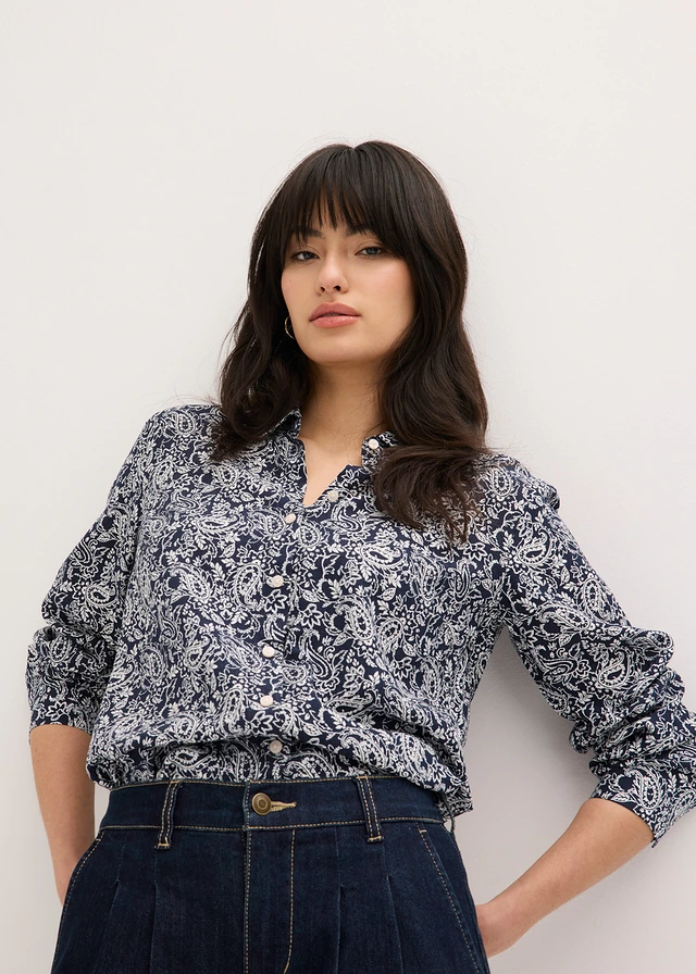 Blouse in een fijne viscosemix • donkerblauw-parelwit paisley • product-page.page-title-suffix