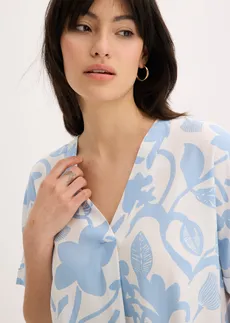 Blouse imprimée en viscose fluide • écru-bleu clair floral • Boutique bonprix
