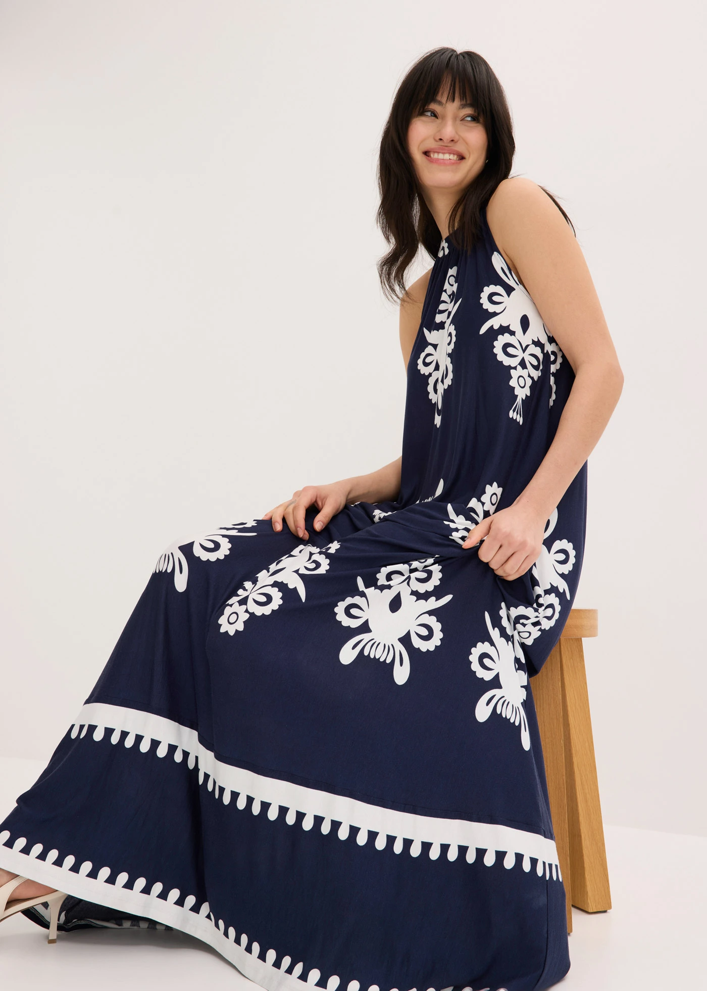 Rochie din jerse din amestec moale cu viscoză • bleumarin/ecru cu imprimeu • magazin bonprix