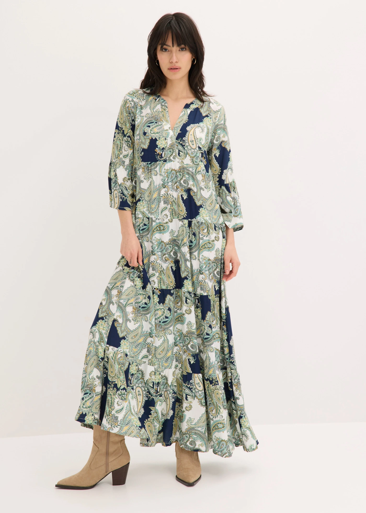 Rochie maxi din viscoză fluidă • bleumarin-alb-verde deschis paisley • magazin bonprix
