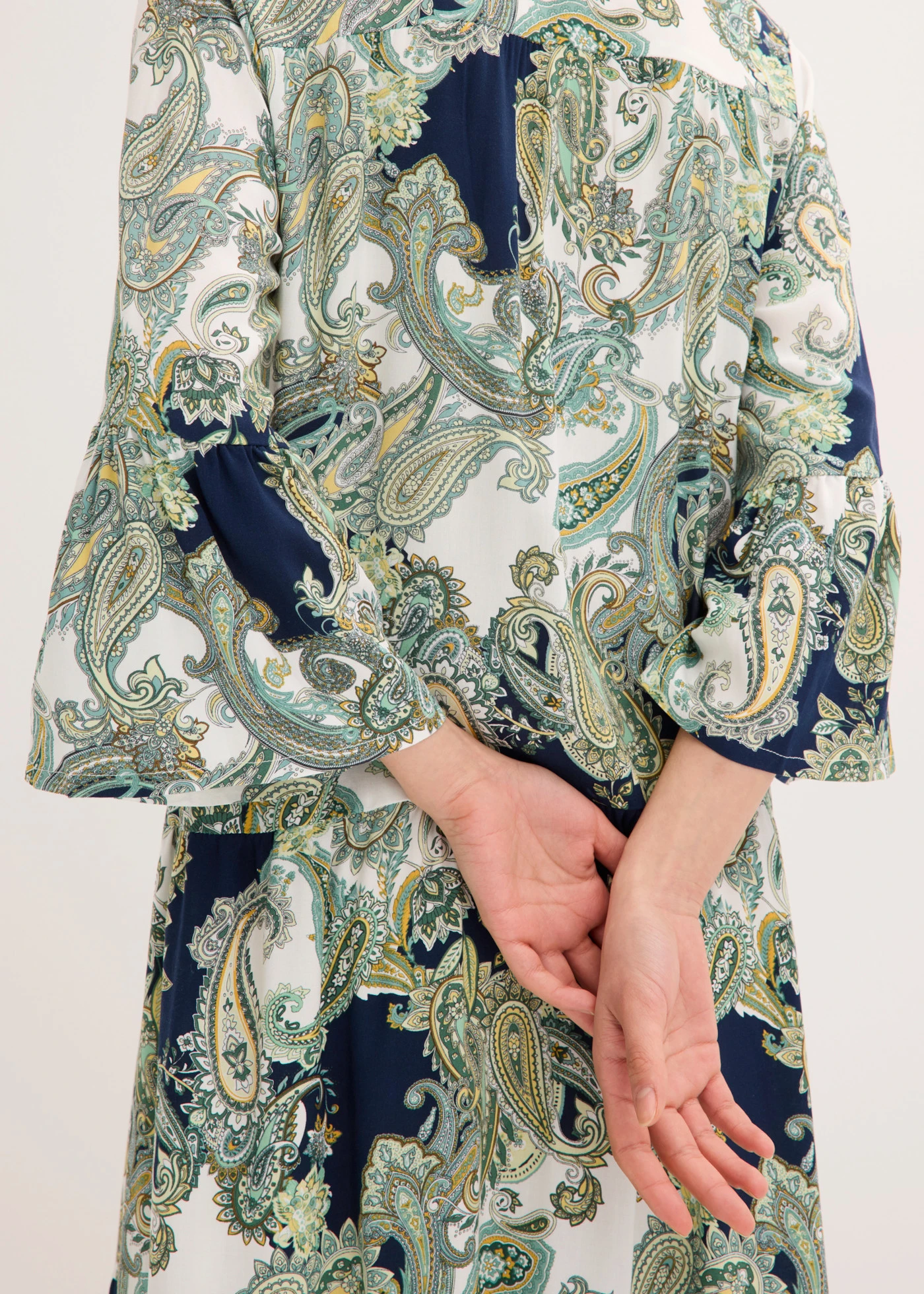 Maxi jurk van soepele viscose • donkerblauw-wit-lichtgroen paisley • bonprix online shop