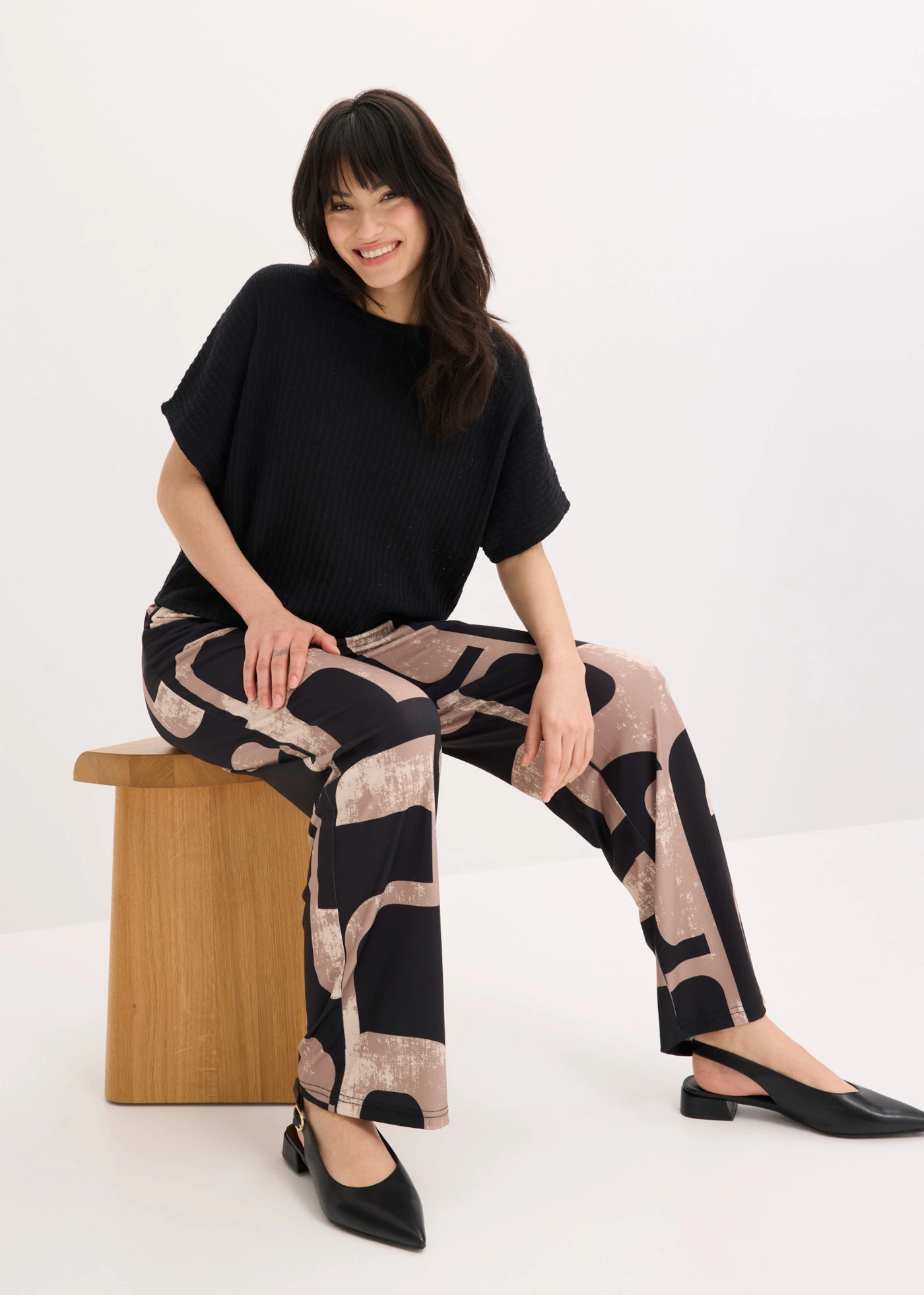 Pantaloni din jerse • negru/bej-prund cu imprimeu • magazin bonprix