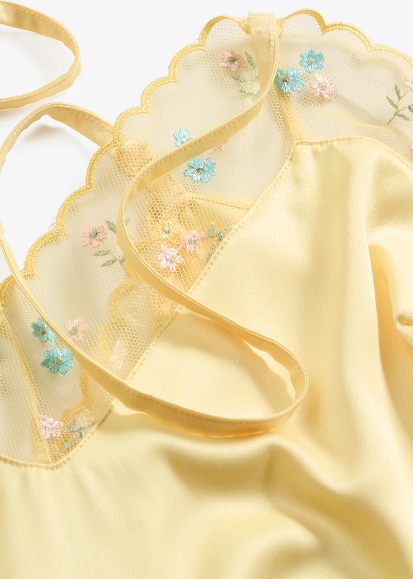 Nuisette en satin avec broderie • jaune clair floral • Boutique bonprix