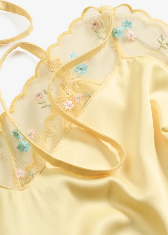 Neglijeu din satin cu broderie fină • galben deschis floral • magazin bonprix