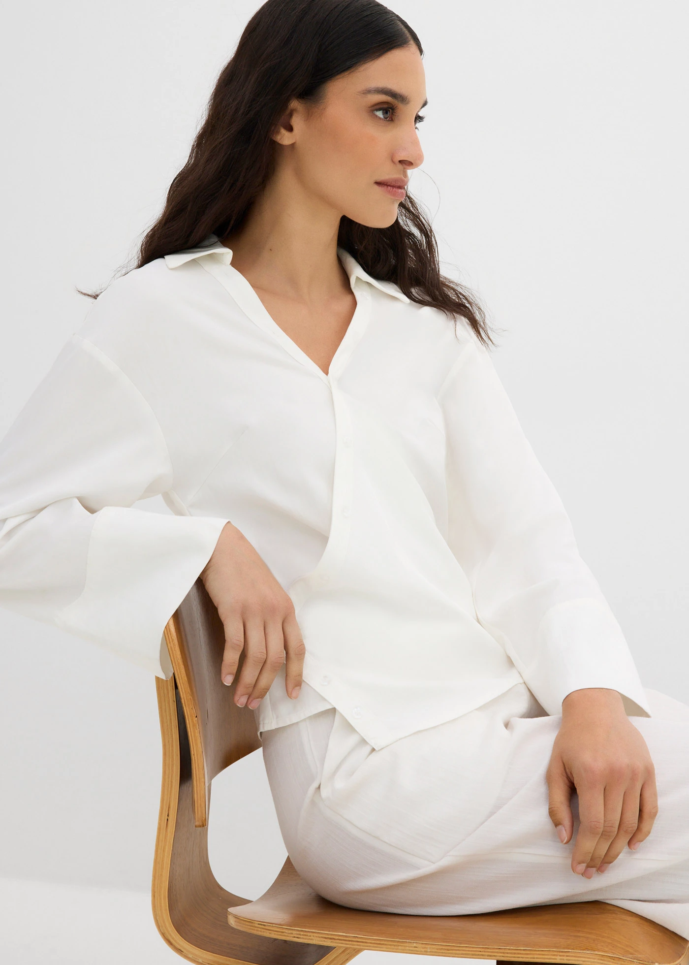 Asymmetrische blouse in een viscosemix • wolwit • bonprix online shop