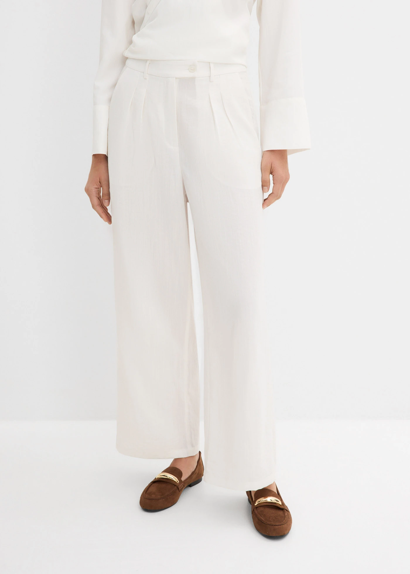 Pantalon avec bouton décoratif • ecru • Boutique bonprix