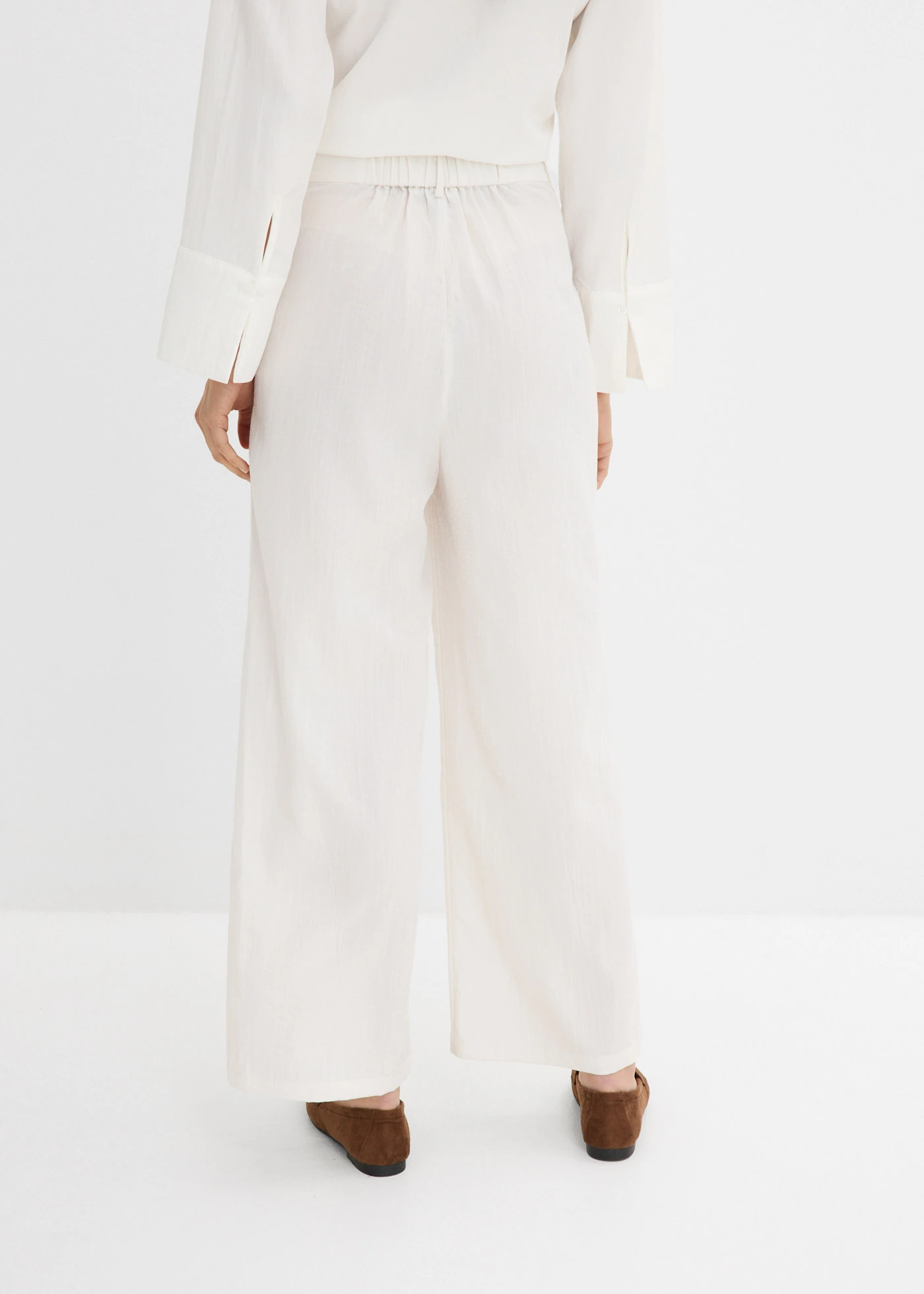 Broek met decoratieve knoop van een viscose-mix • wolwit • bonprix online shop