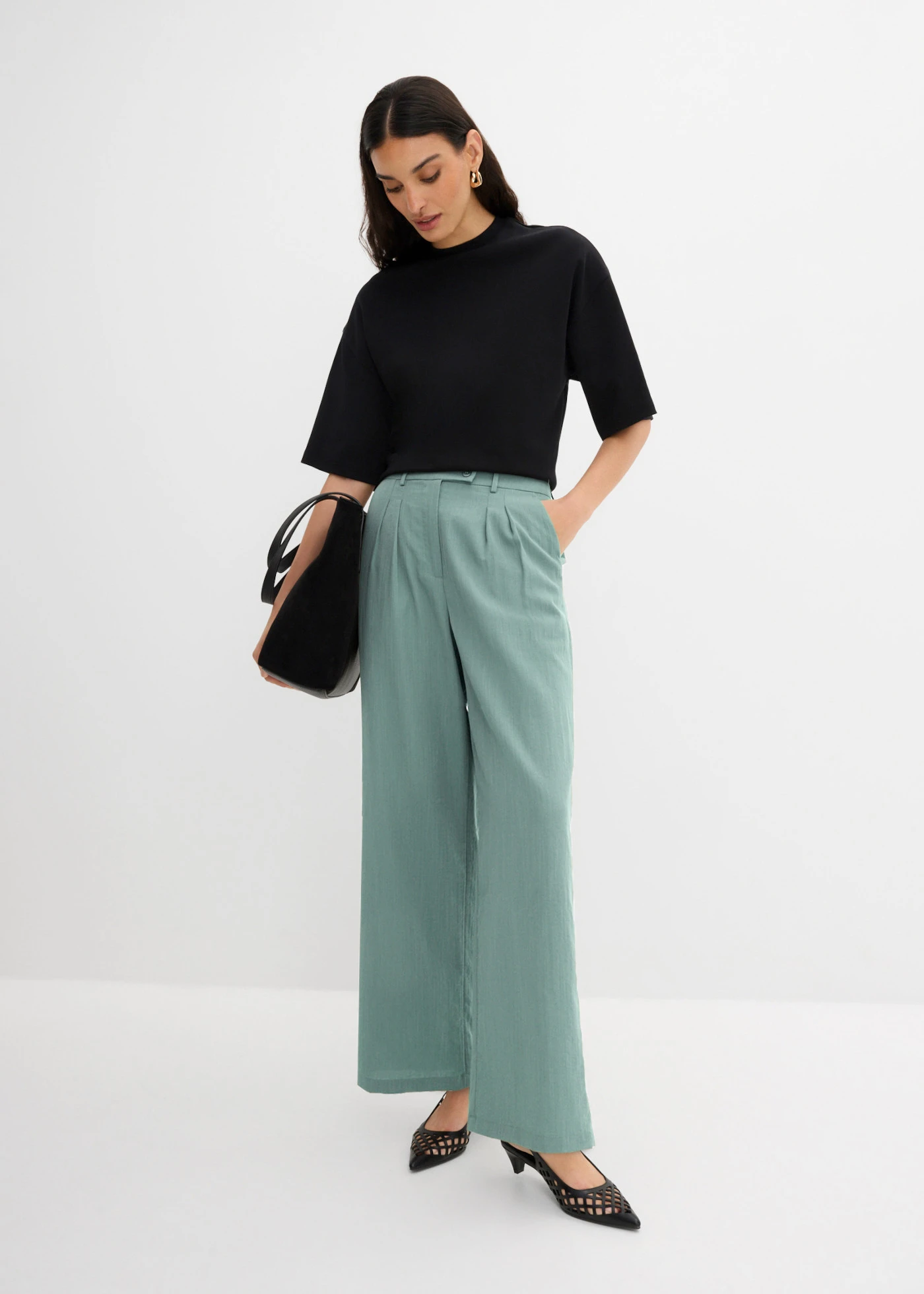 Pantalon avec bouton décoratif • gris vert • Boutique bonprix